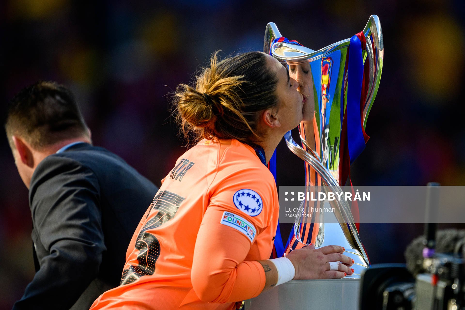 Goalkeeper Catalina Coll of Barcelona kisses the trophy