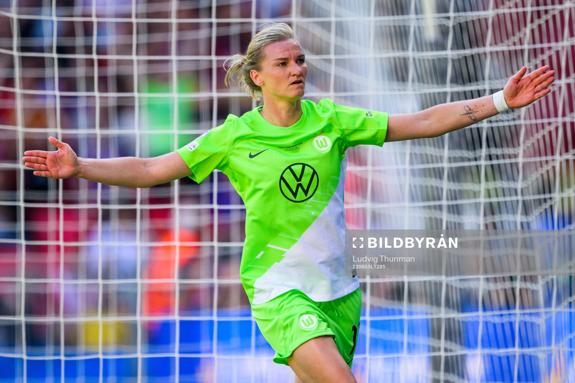 Alexandra Popp of Wolfsburg celebrates