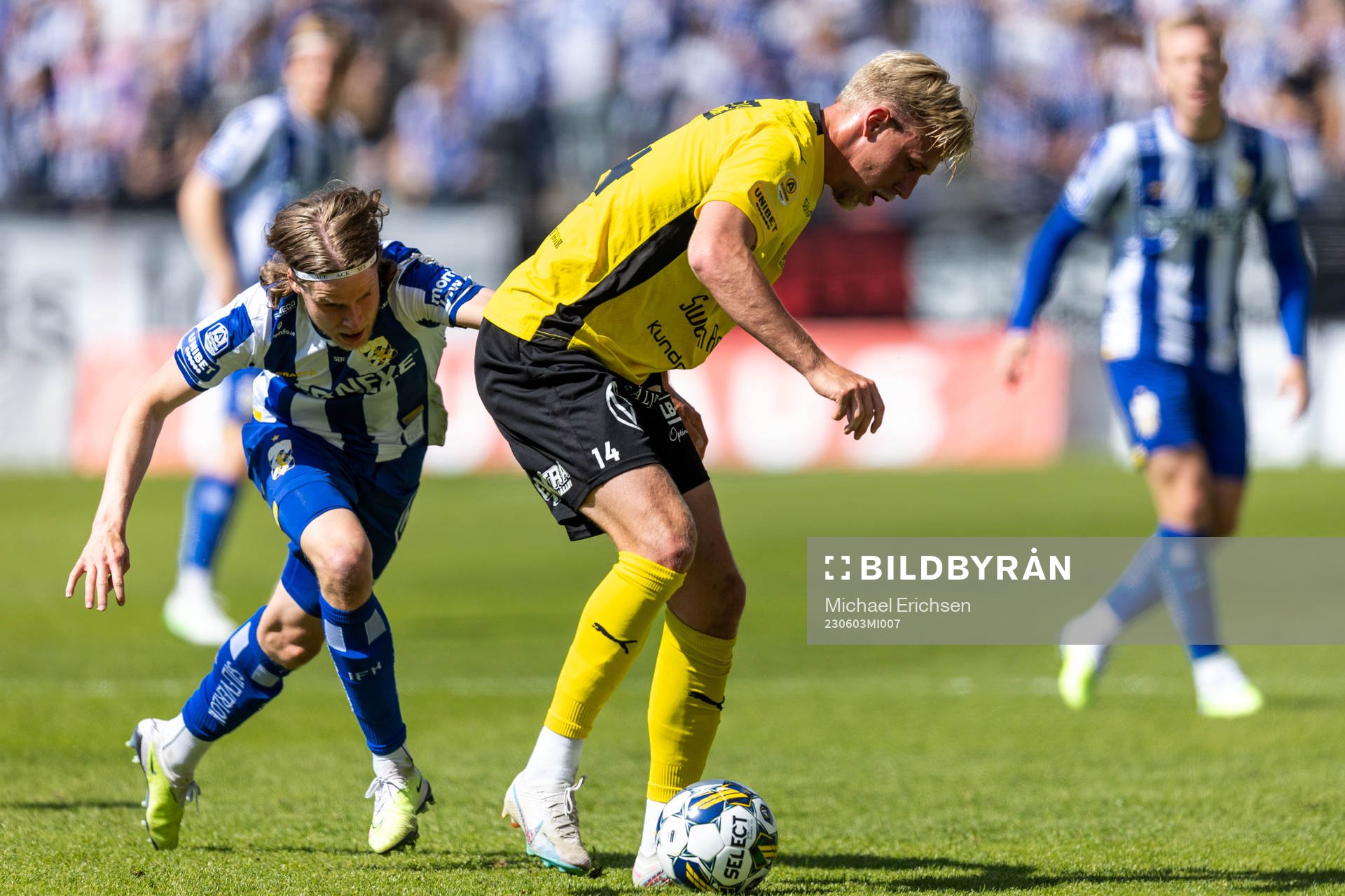 IFK Göteborgs Gustaf Norlin och Mjällbys Herman Johansson