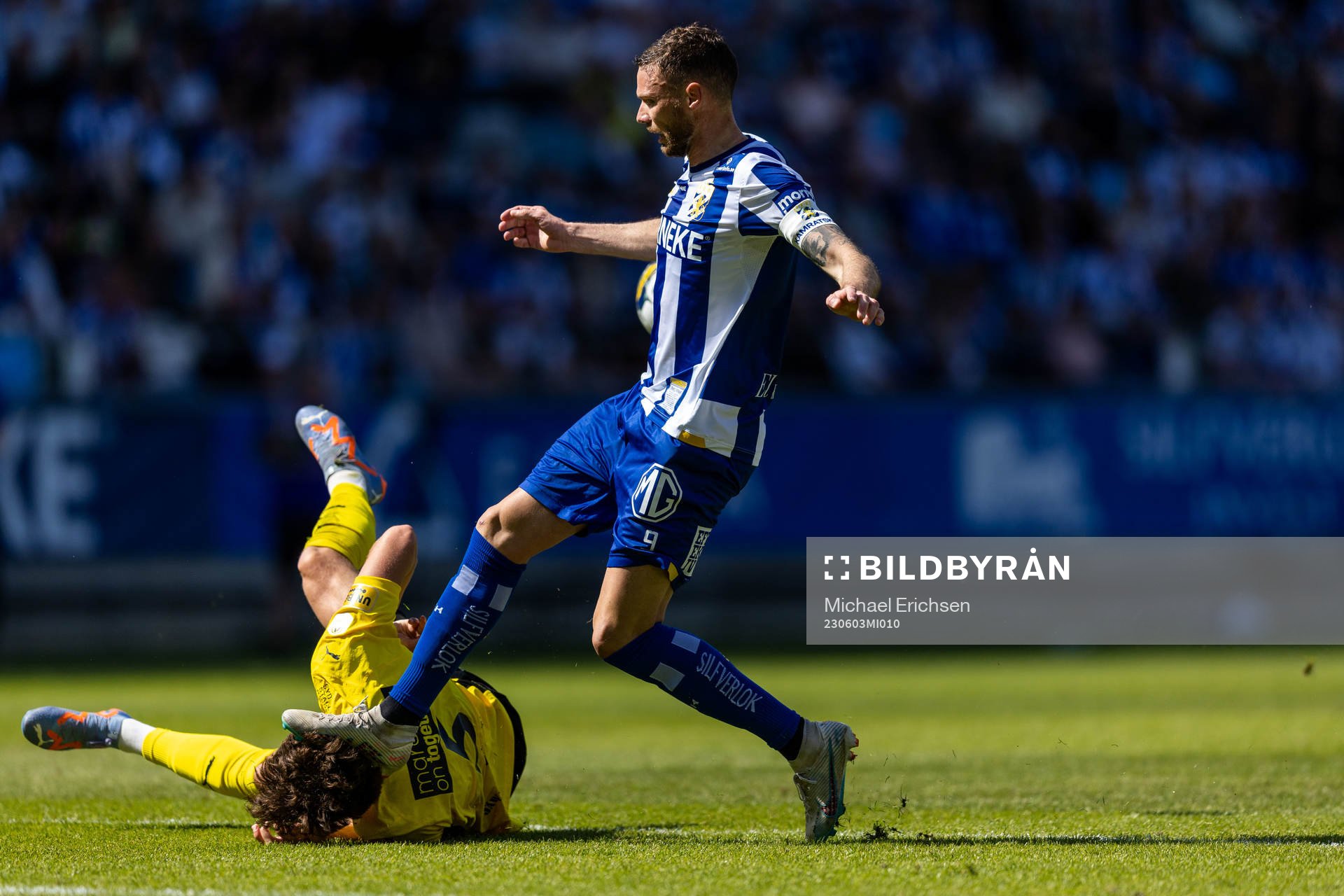 Mjällbys Colin Rösler och IFK Göteborgs Marcus Berg