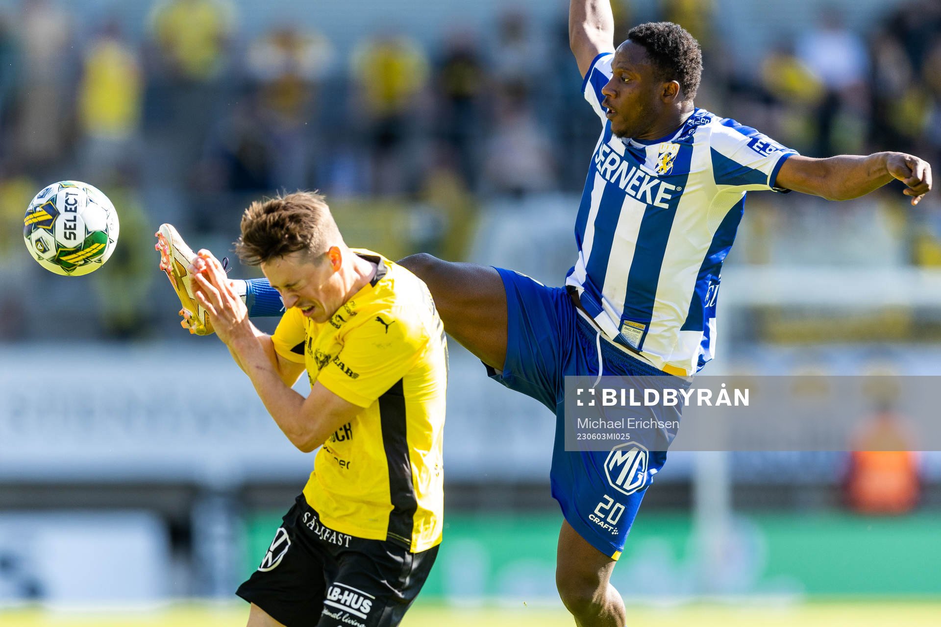 Mjällbys Elliot Stroud och IFK Göteborgs Suleiman