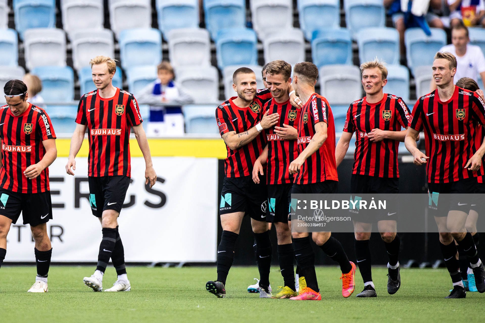 Brommapojkarnas spelare jublar