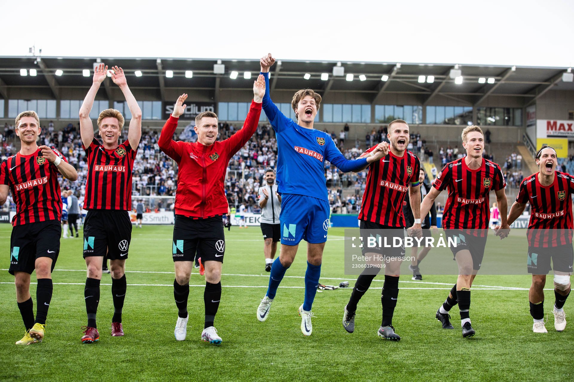 Brommapojkarnas spelare jublar