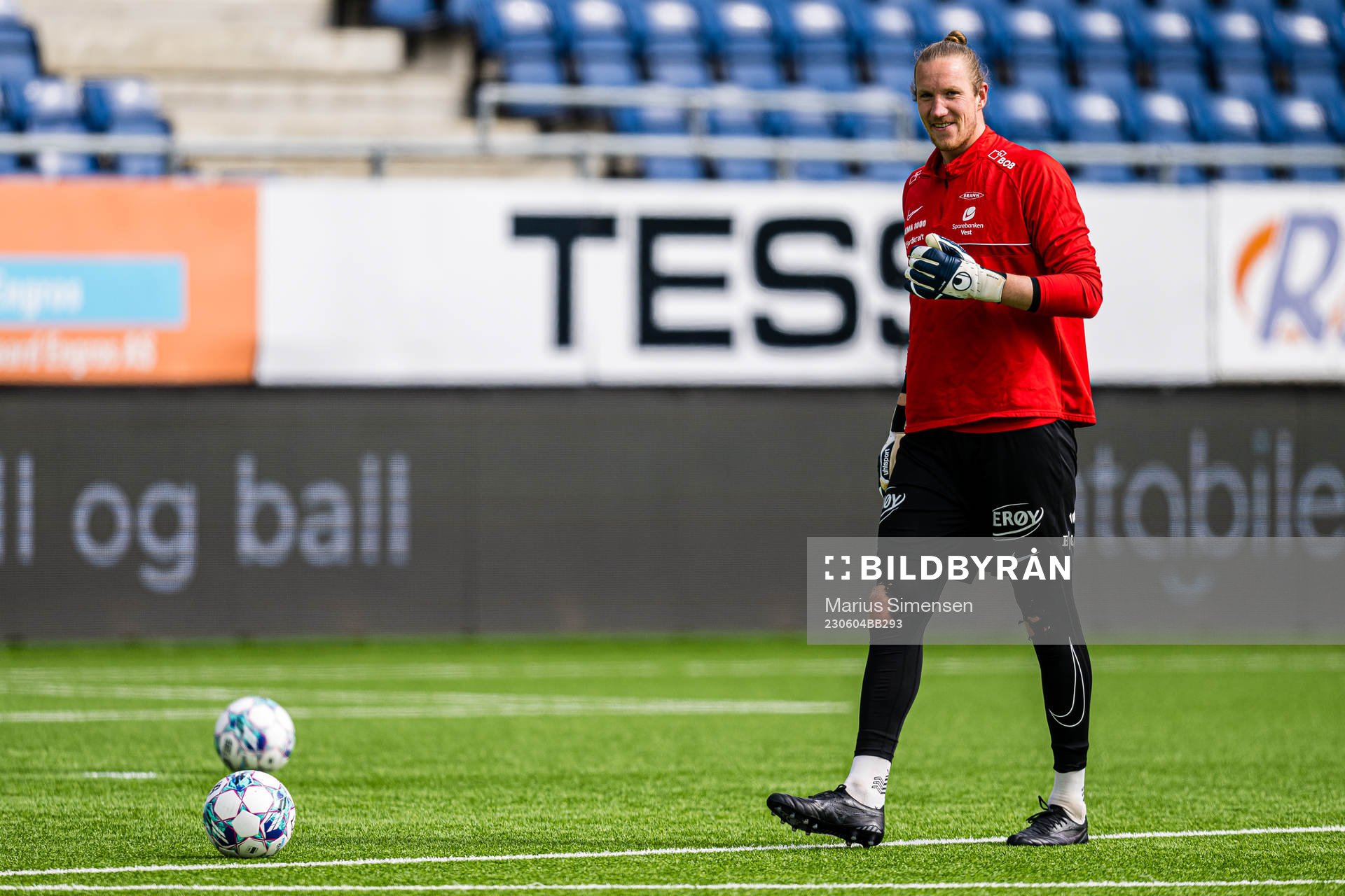 Eirik Holmen Johansen of Brann warms up