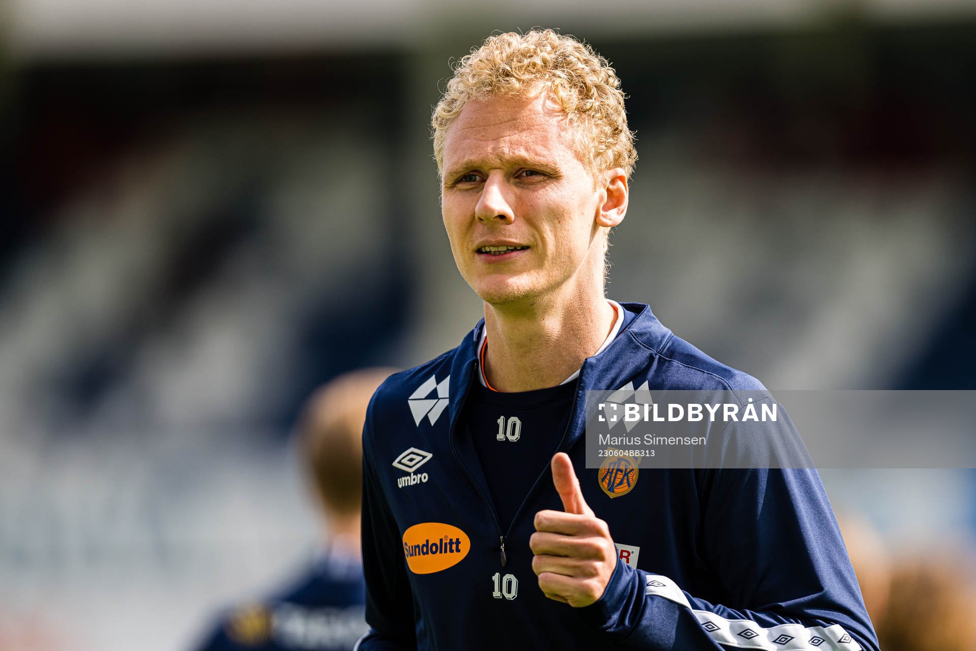 Kristoffer Barmen of Aalesund warms up