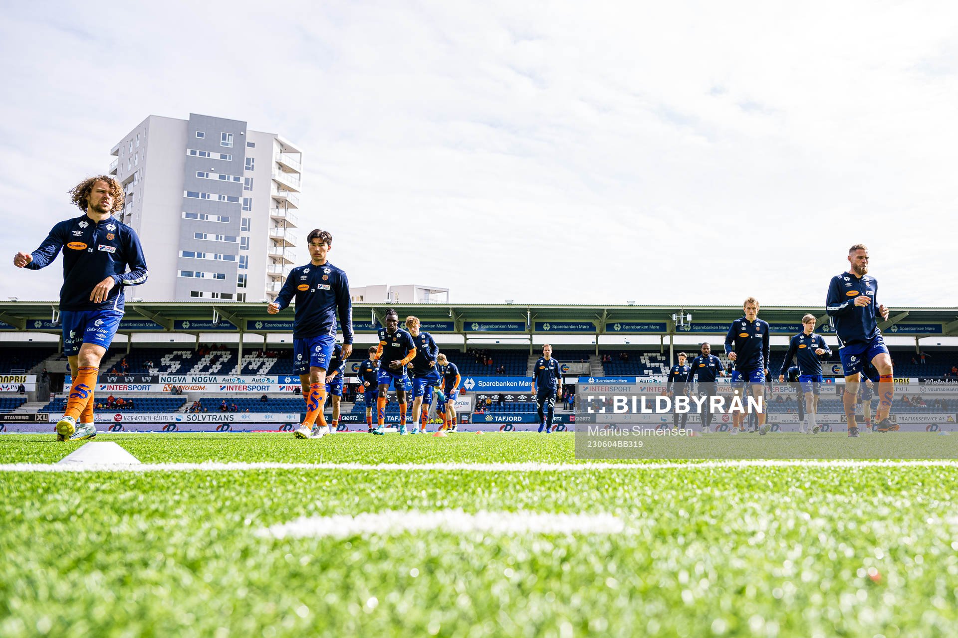 Alexander Munksgaard and David Fällman of Aalesund warms up