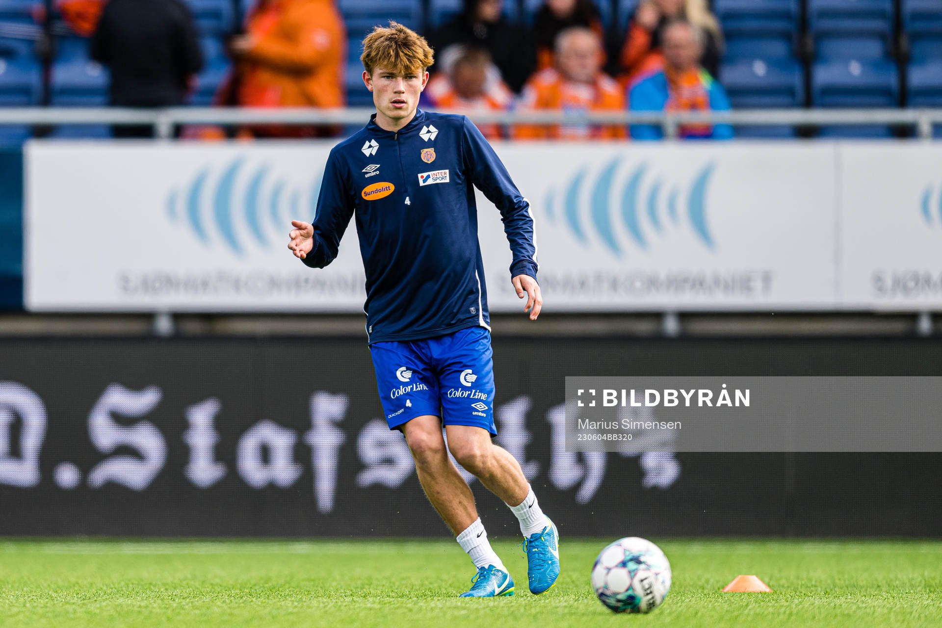 Nikolai Hopland of Aalesund warms up