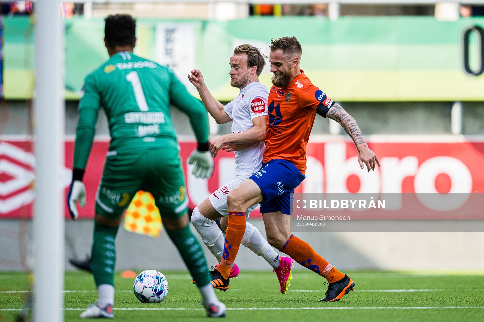 Bård Finne of Brann and David Fällman of Aalesund