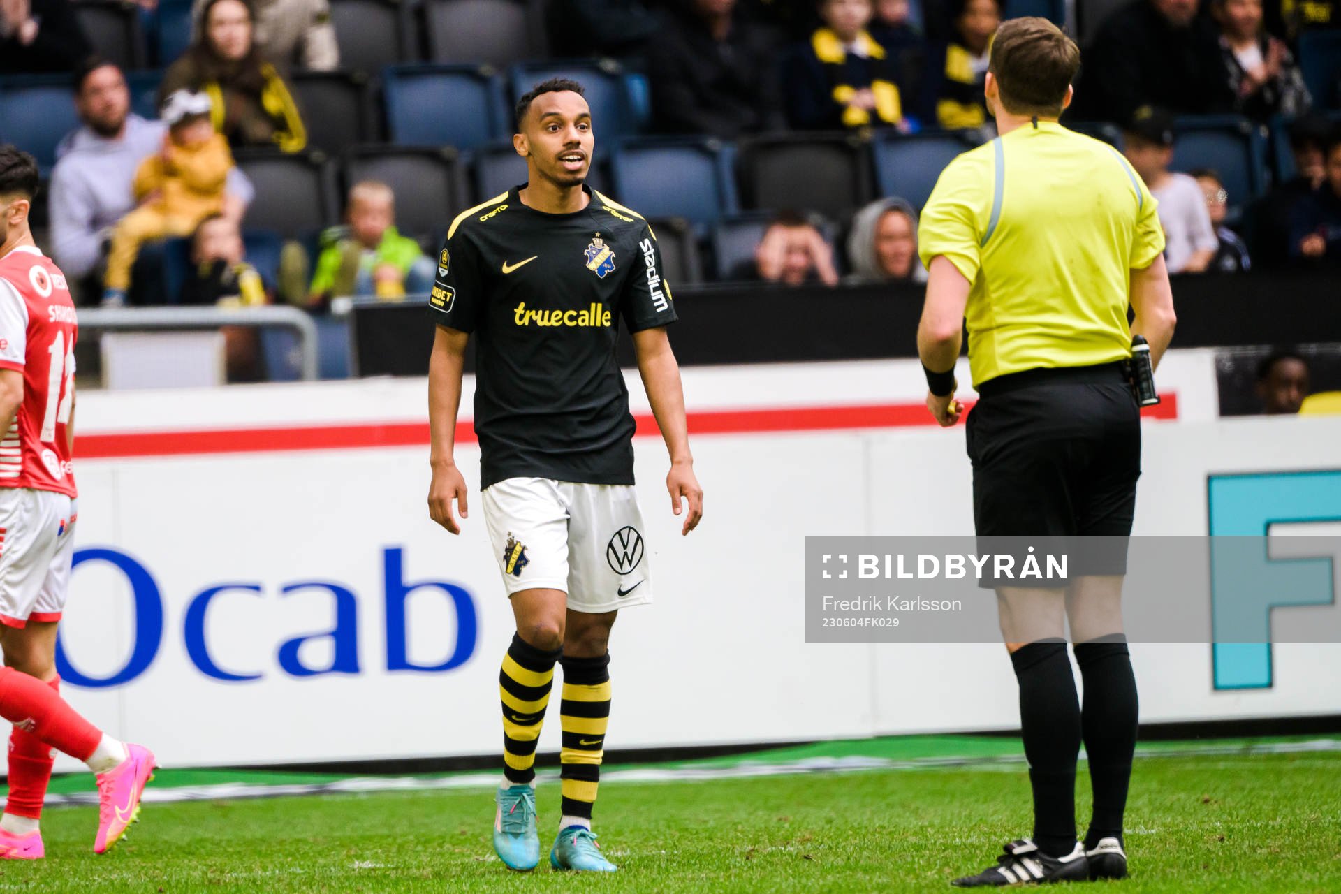 AIKs Bilal Hussein får gult kort
