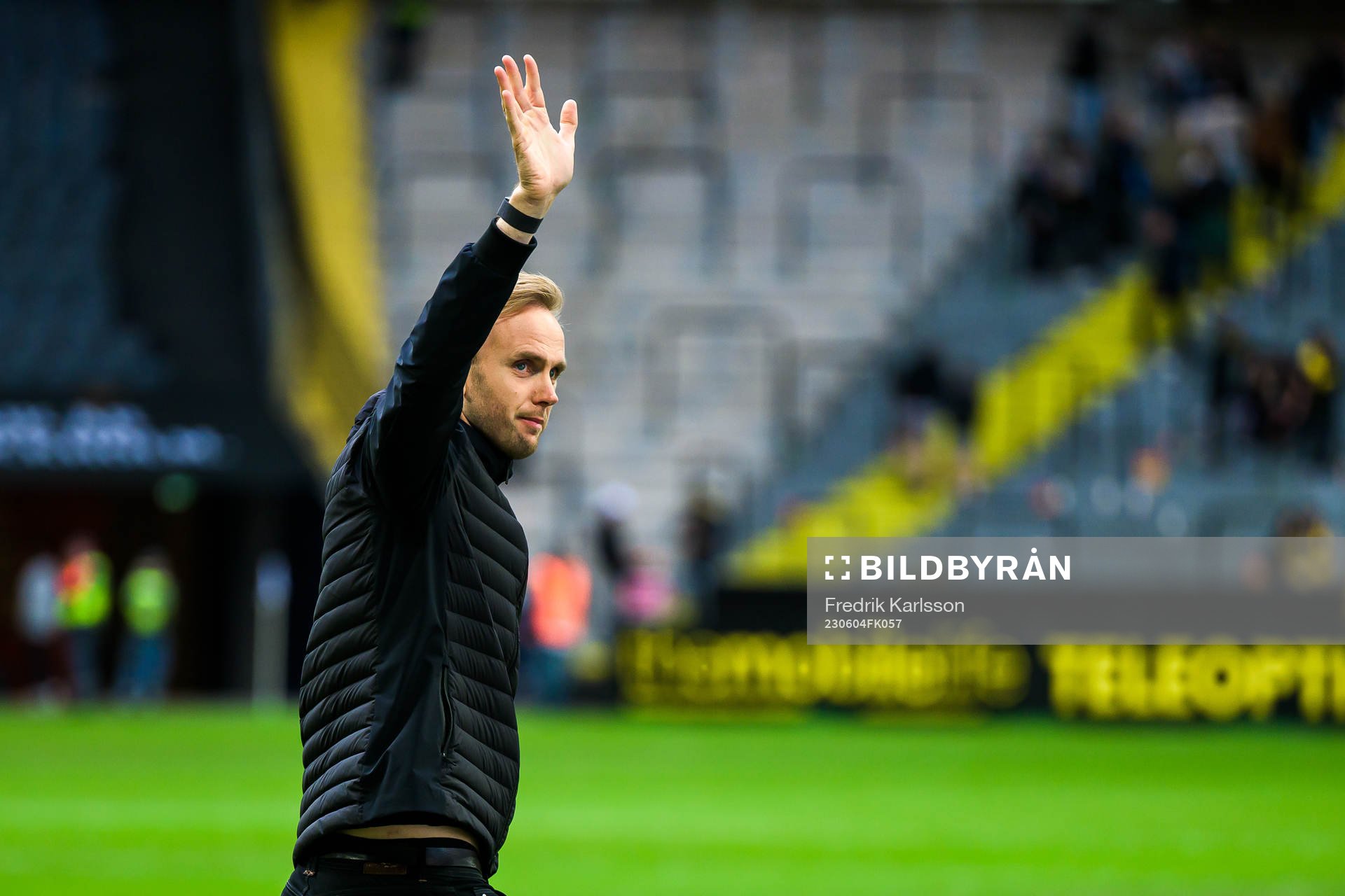 Kalmars tränare Henrik Jensen tackar publiken