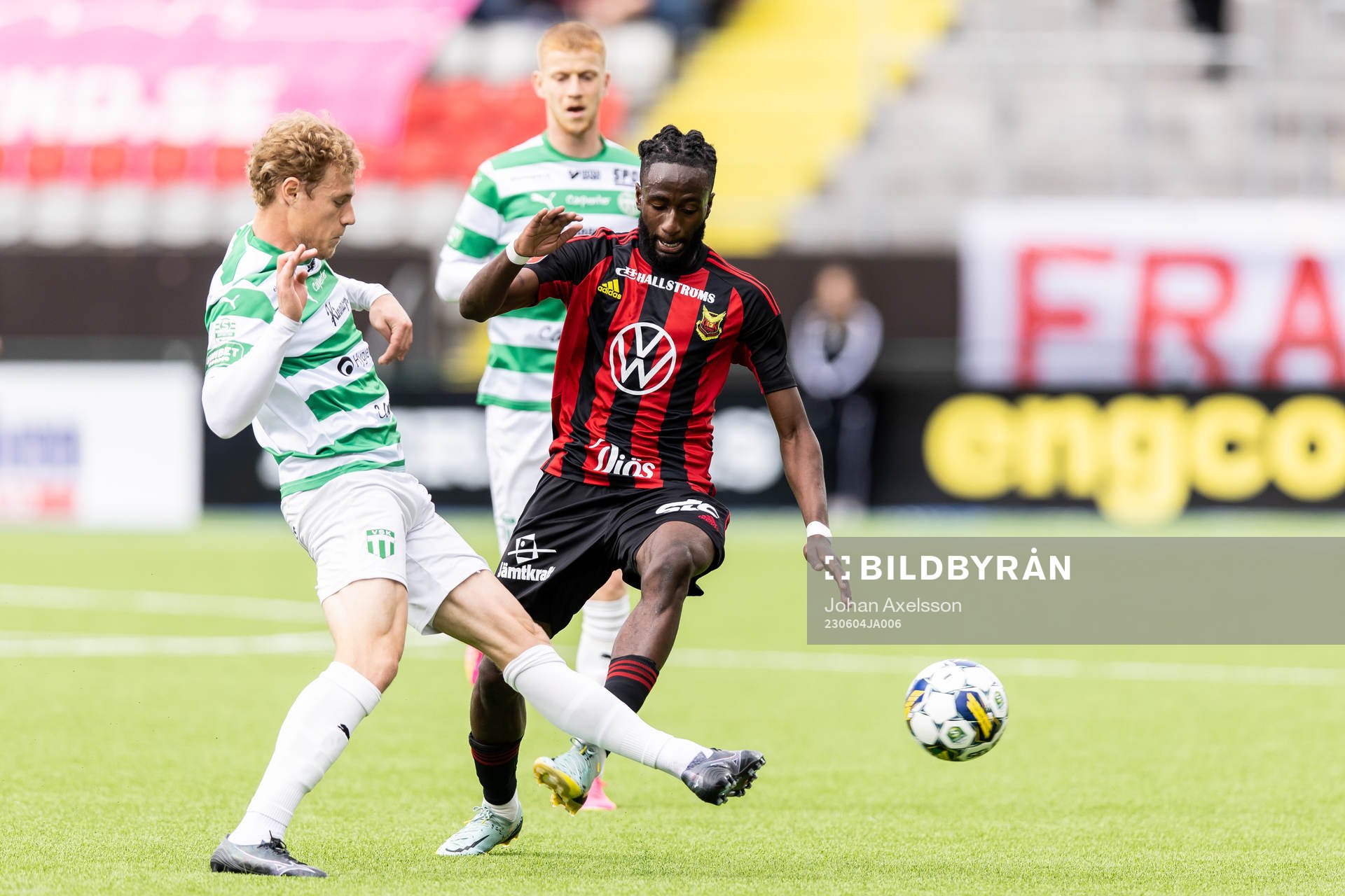 Västerås SKs Herman Magnusson och Östersunds Mansour