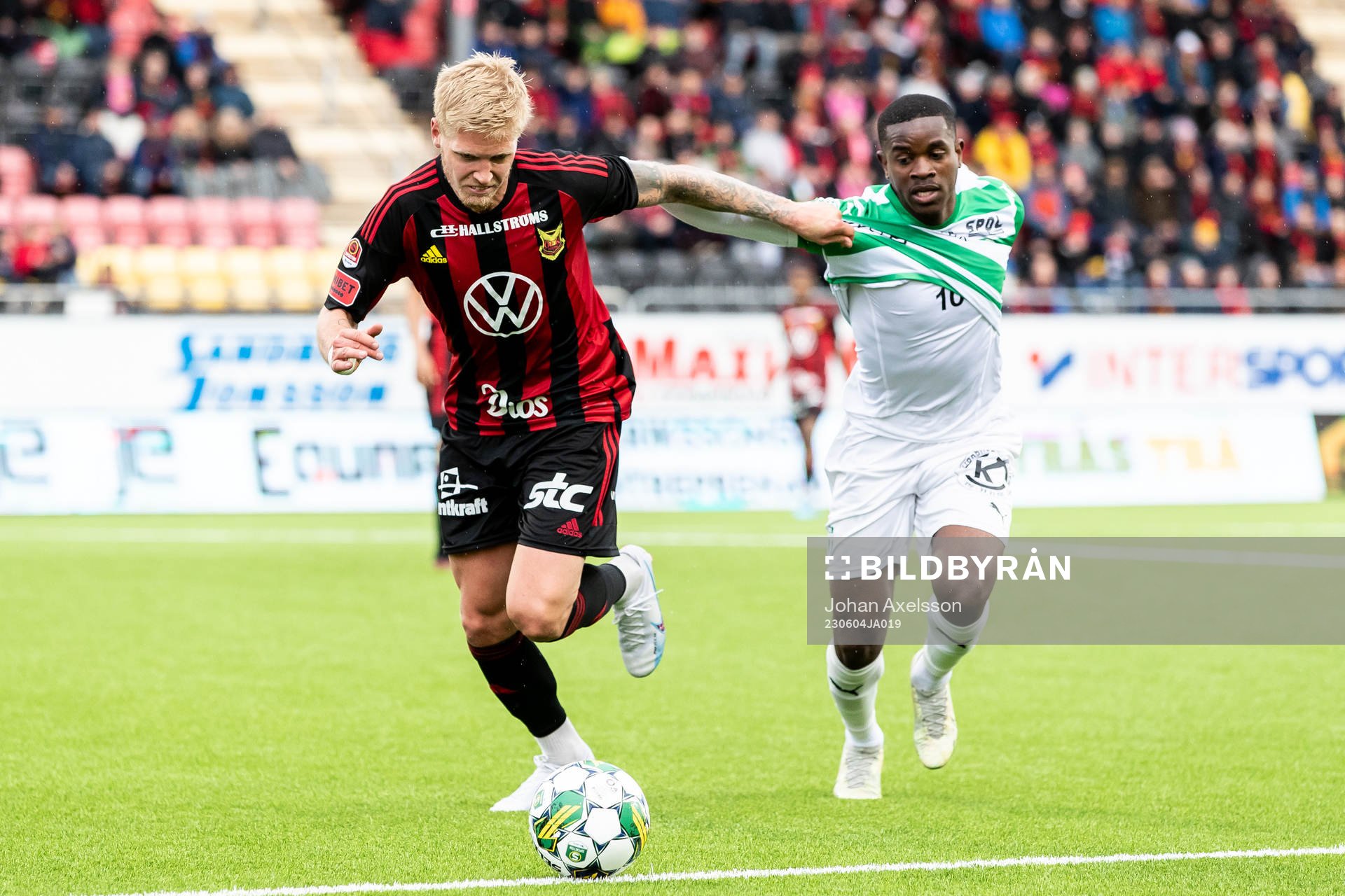Östersunds Andre Österholm och Västerås SKs Jaheem Burke