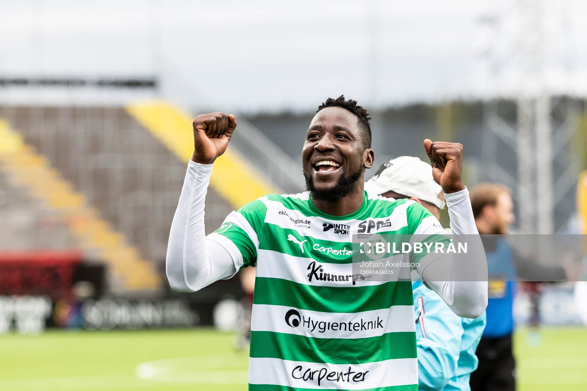 Västerås SKs Frederic Nsabiyumva jublar