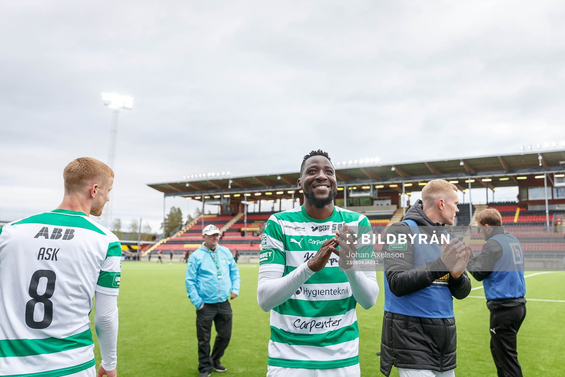 Västerås SKs Frederic Nsabiyumva jublar