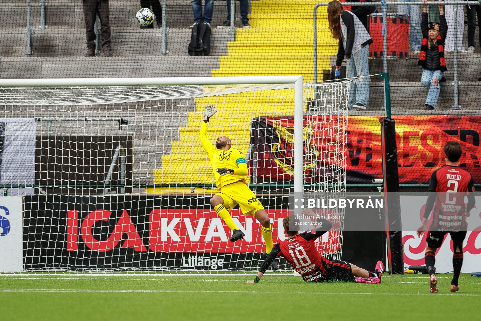 Västerås SKs Jaheem Burke med ett skott över