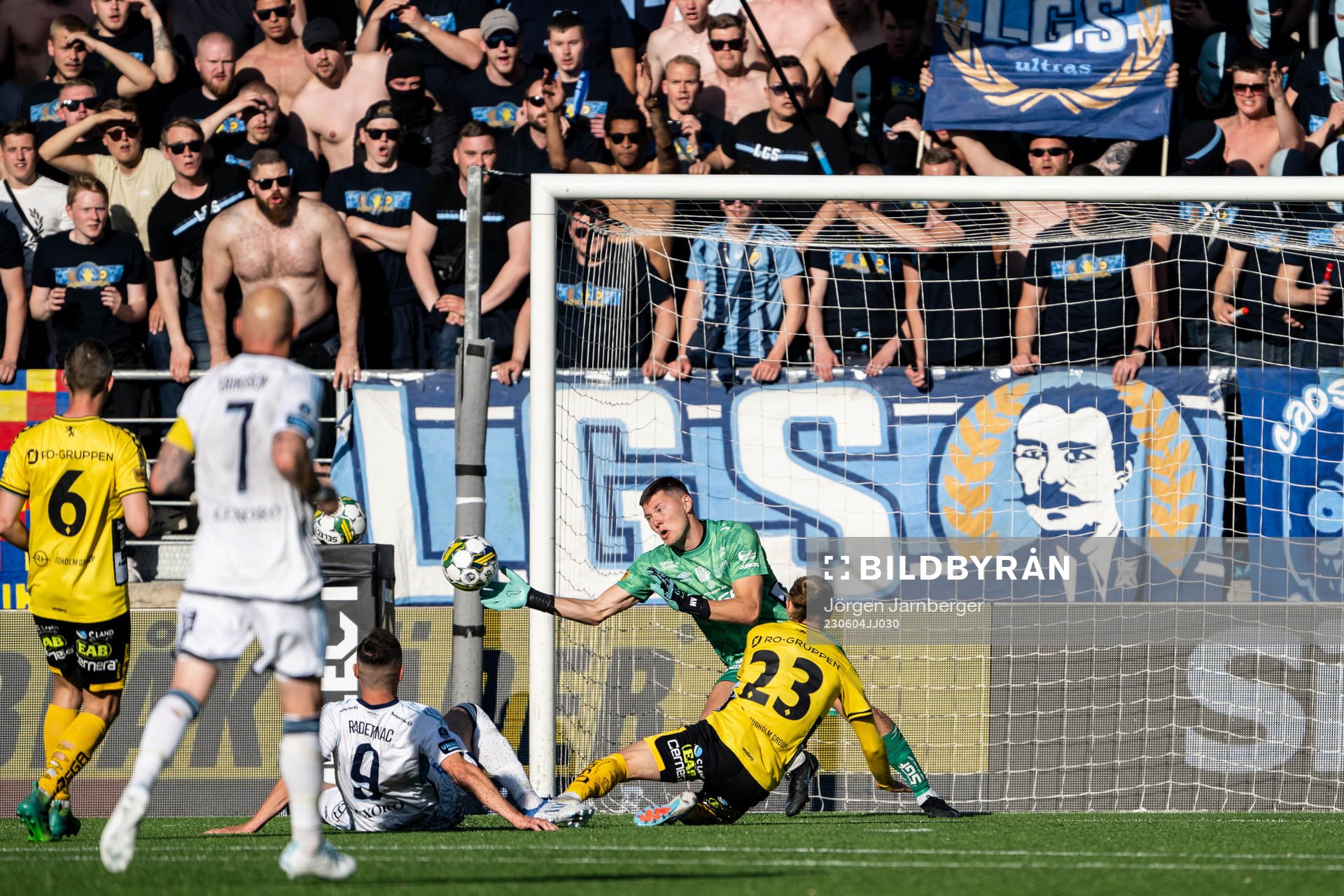 Elfsborgs målvakt Hakon Valdimarsson räddar