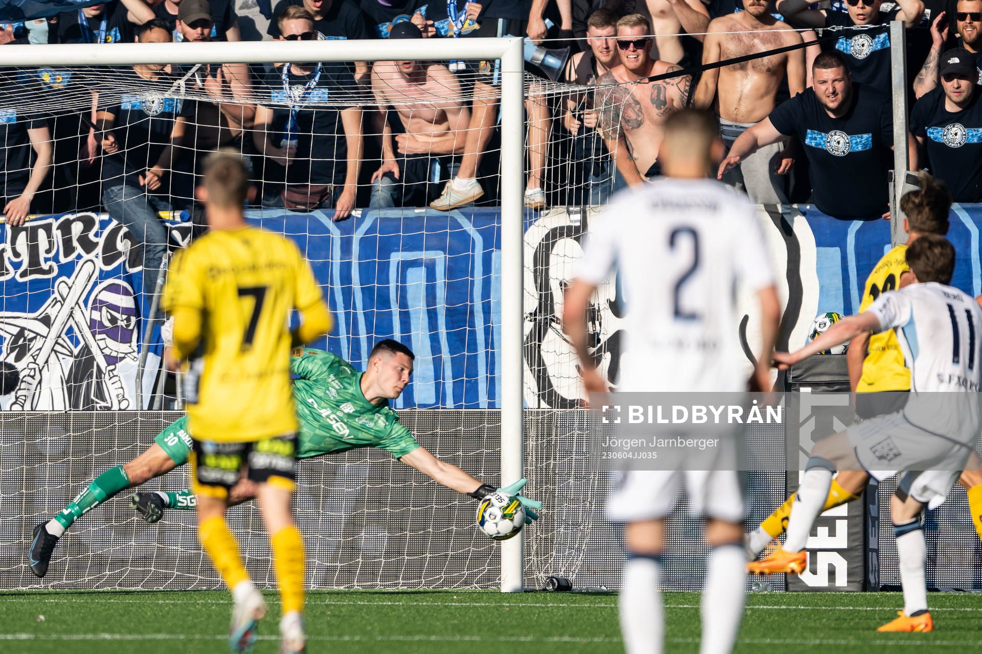 Elfsborgs målvakt Hakon Valdimarsson med en räddning