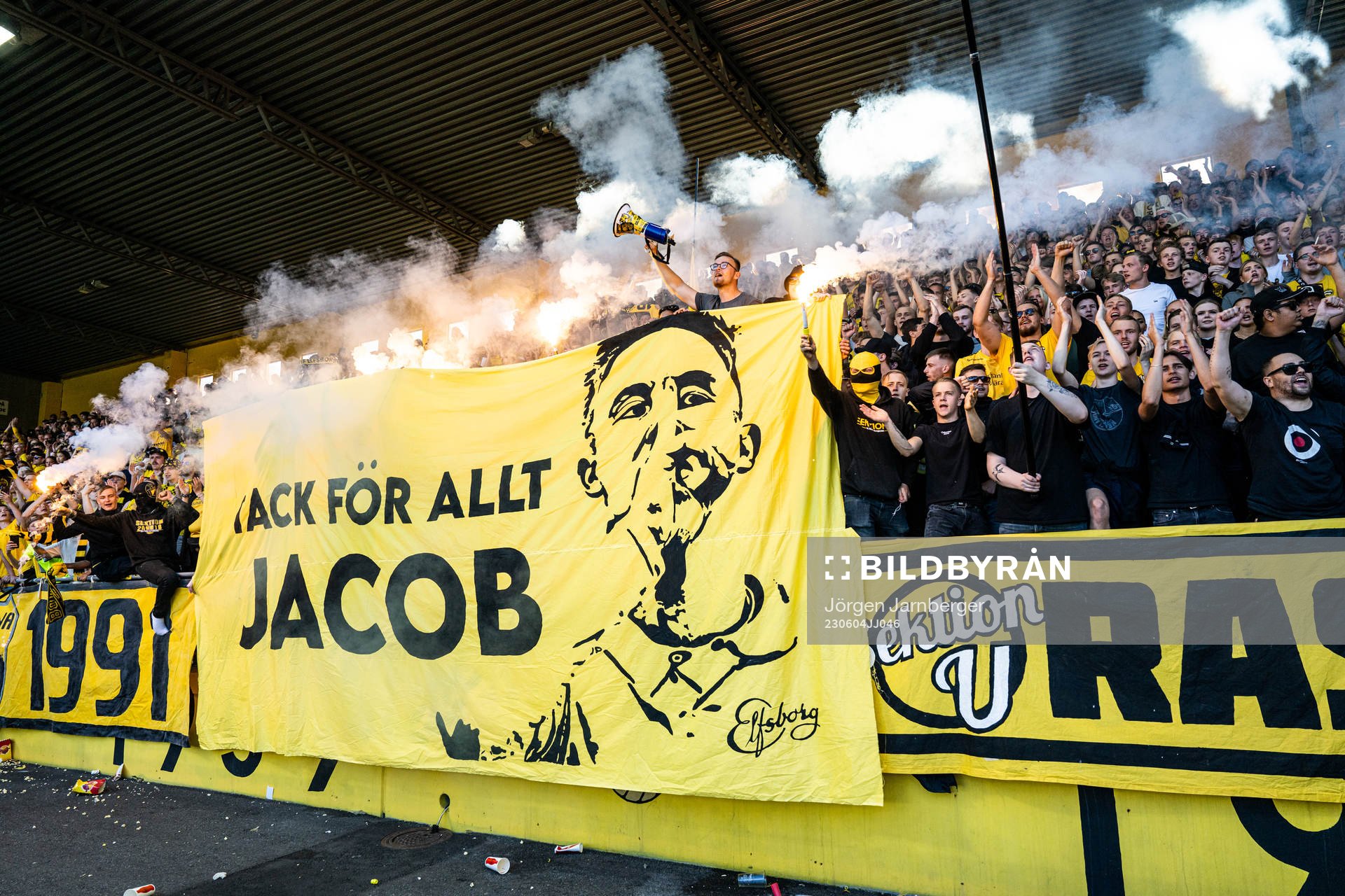 Elfsborgs supportrar tackar Jacob Ondrejka