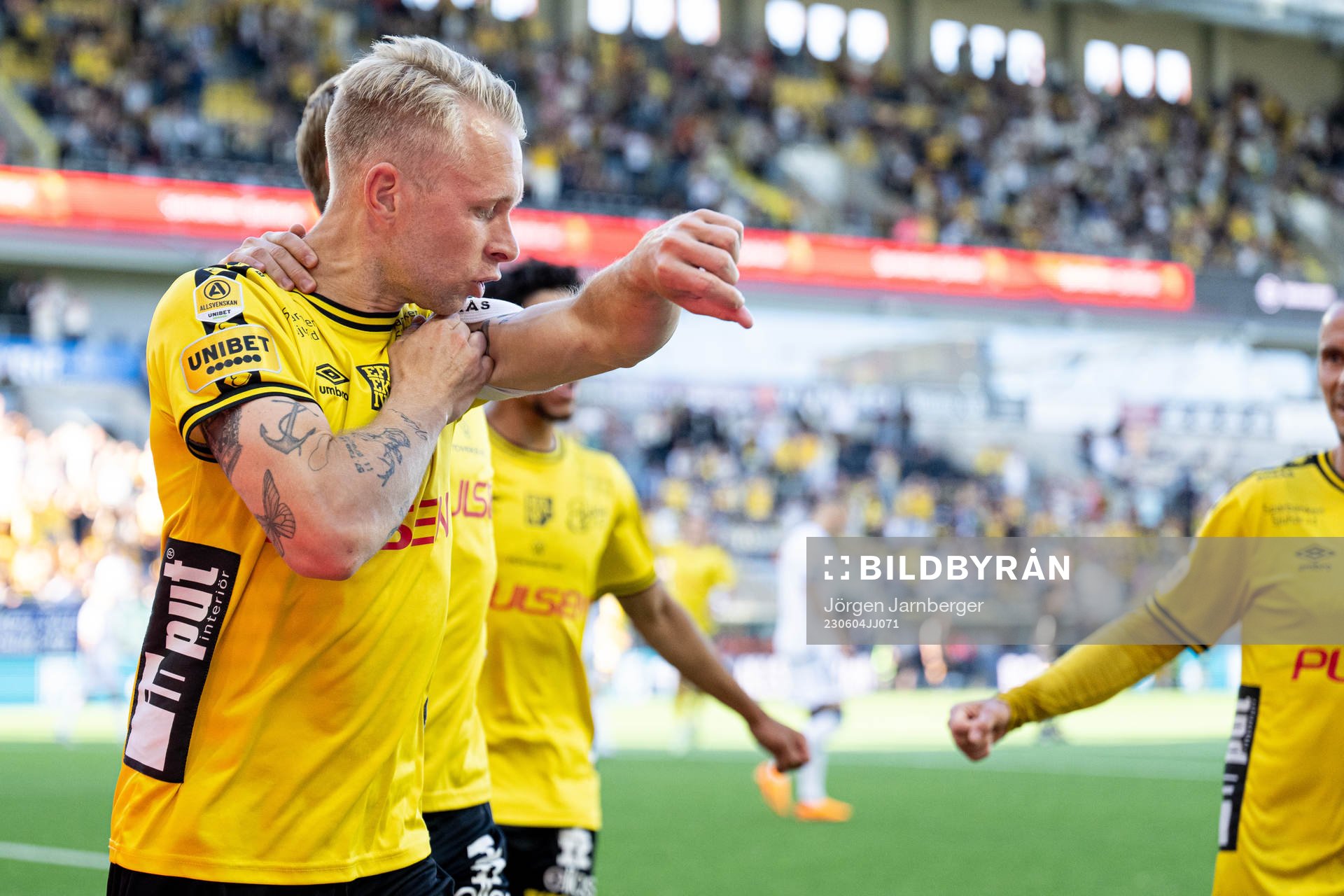 Elfsborgs Johan Larsson jublar