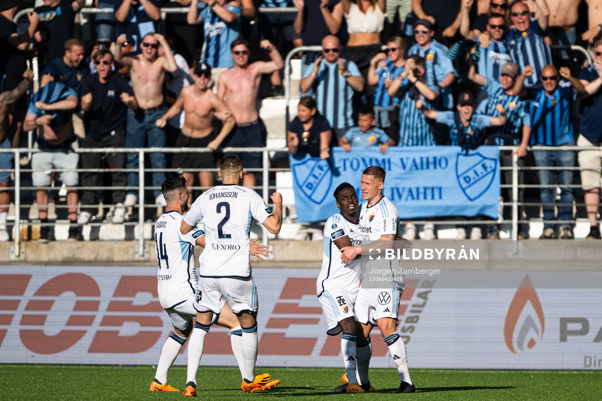 Djurgårdens Victor Edvardsen jublar med Joel Asoro