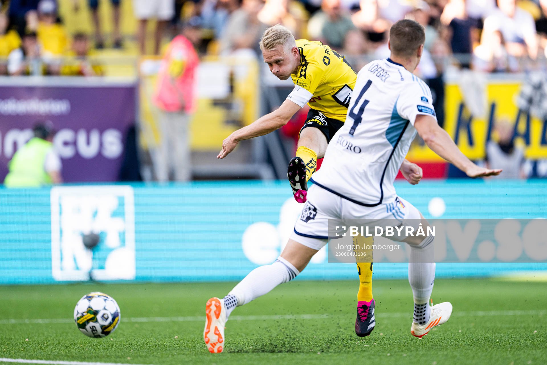 Elfsborgs Johan Larsson skjuter 1-0