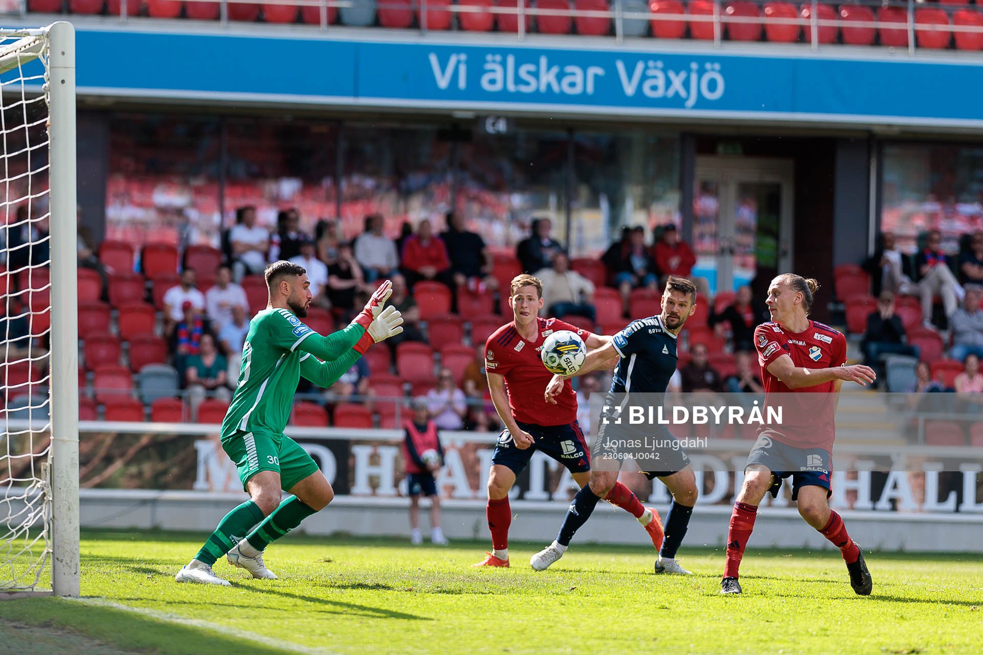 Utsiktens målvakt Elias Hadaya när Östers Jesper