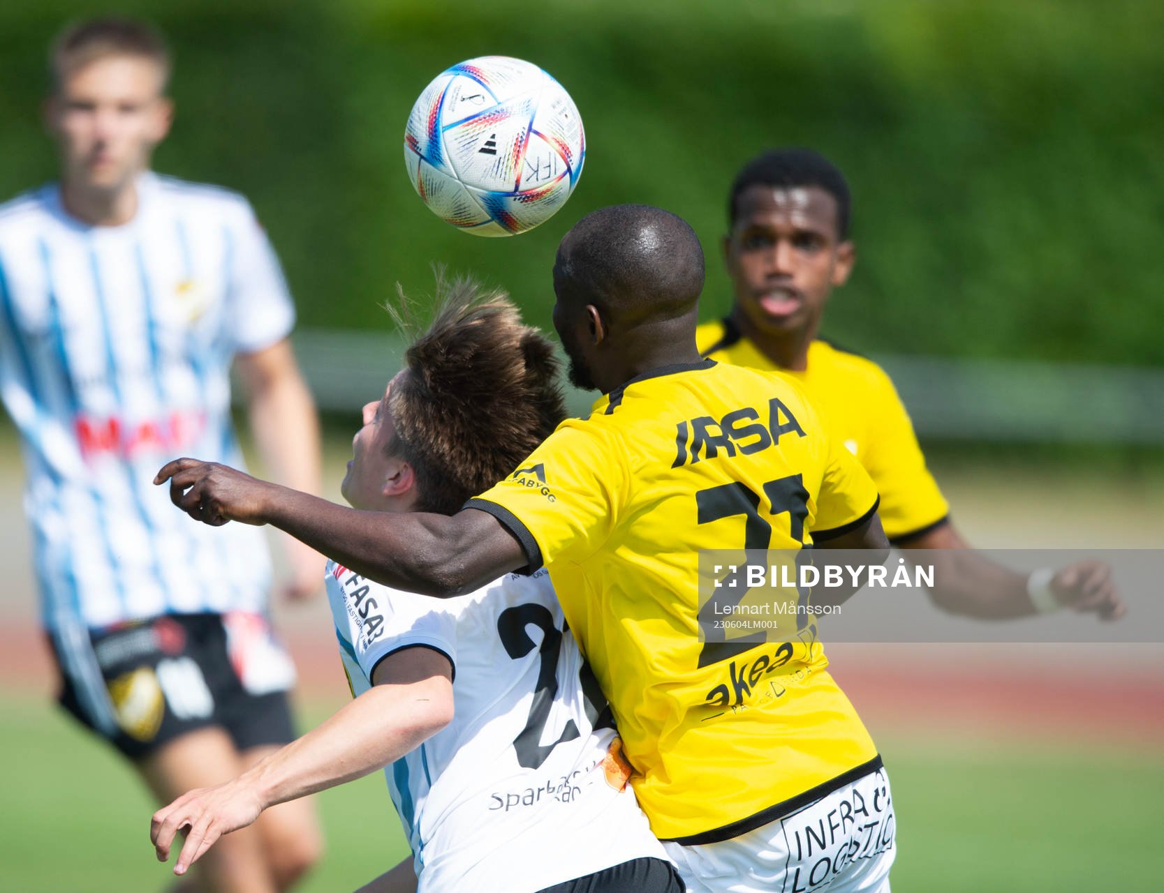 IFK Malmös David Abaya och IFK Hässleholms Jussi Tikkanen