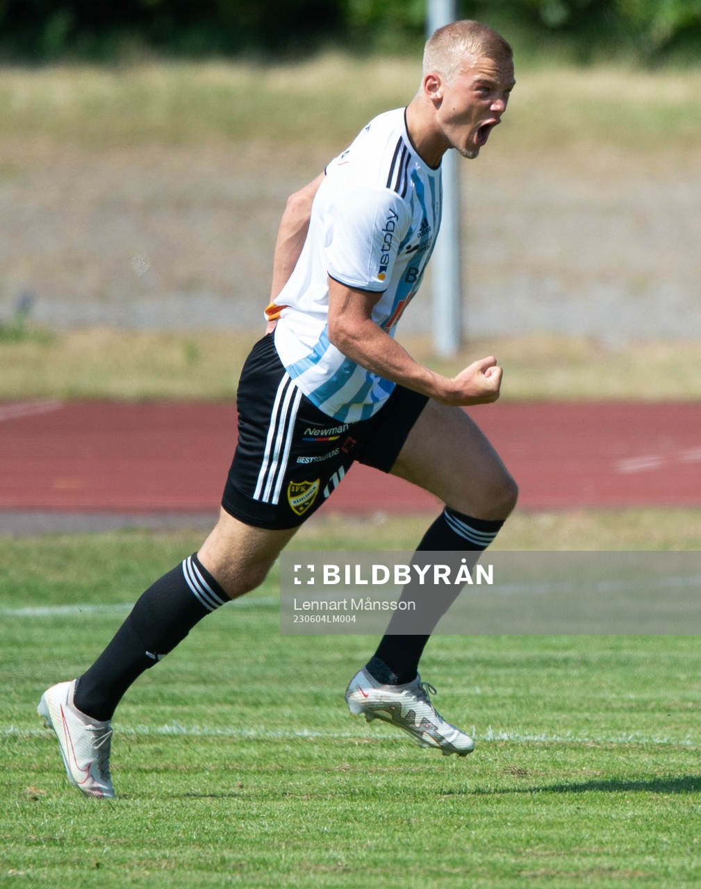 IFK Hässleholms Olle Kjellman Olblad har kvitterat till 1-1 och jublar i matchen i division 2 mellan IFK Malmö och IFK Hässleholm i Malmö 4 juni 2023.