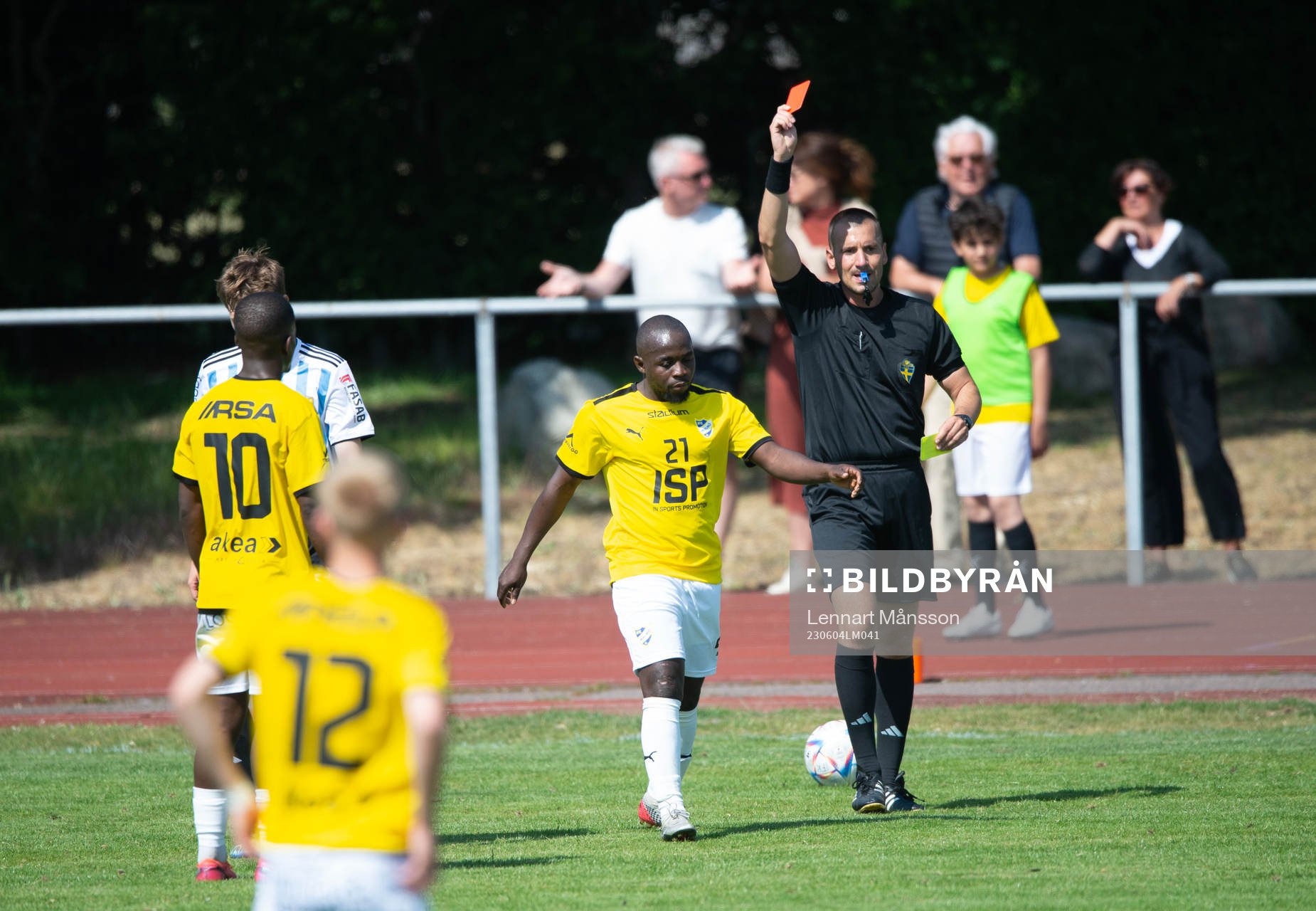 IFK Malmös David Abaya får rött kort och utvisning i