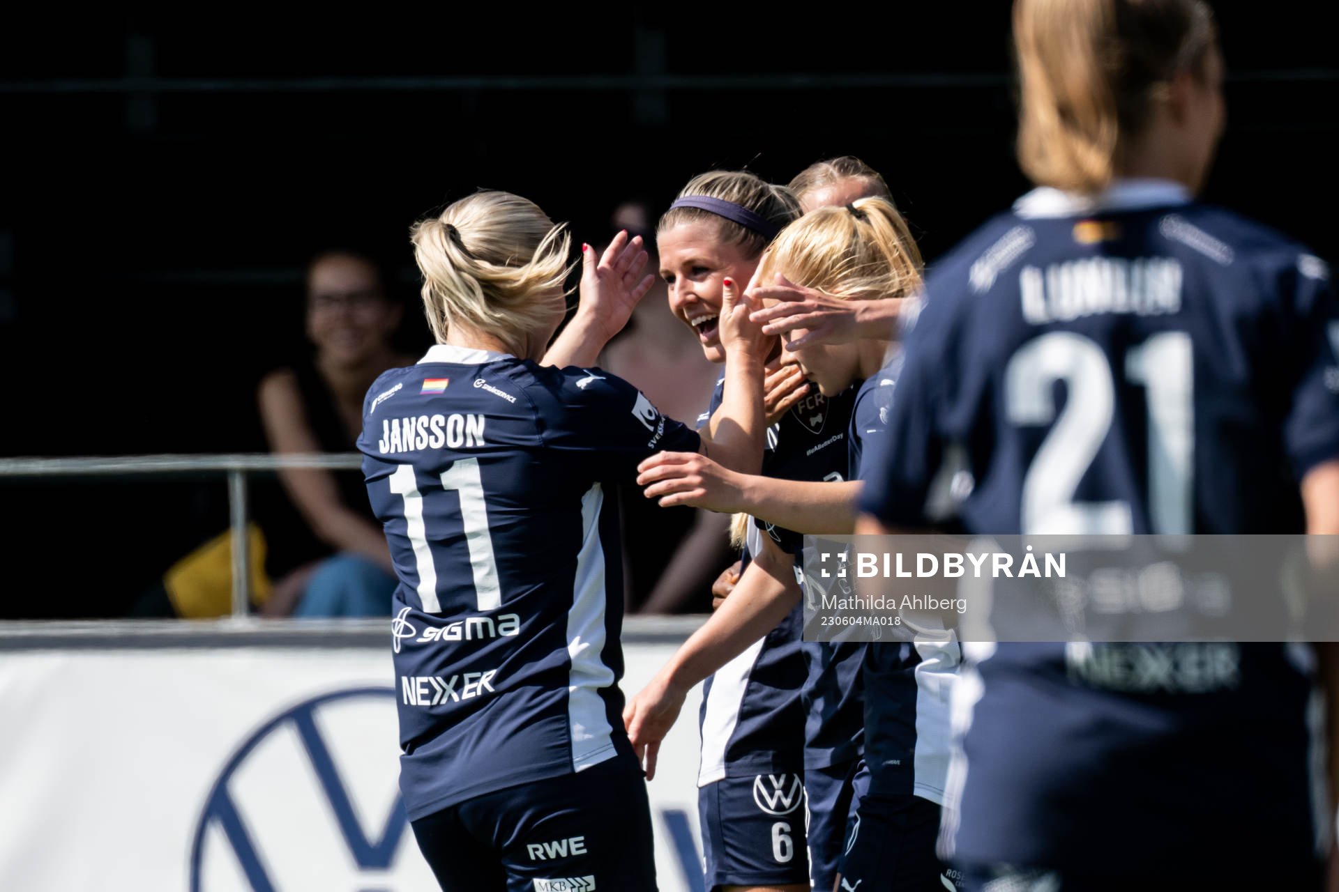 FC Rosengårds Olivia Schough jublar med Emma Jansson