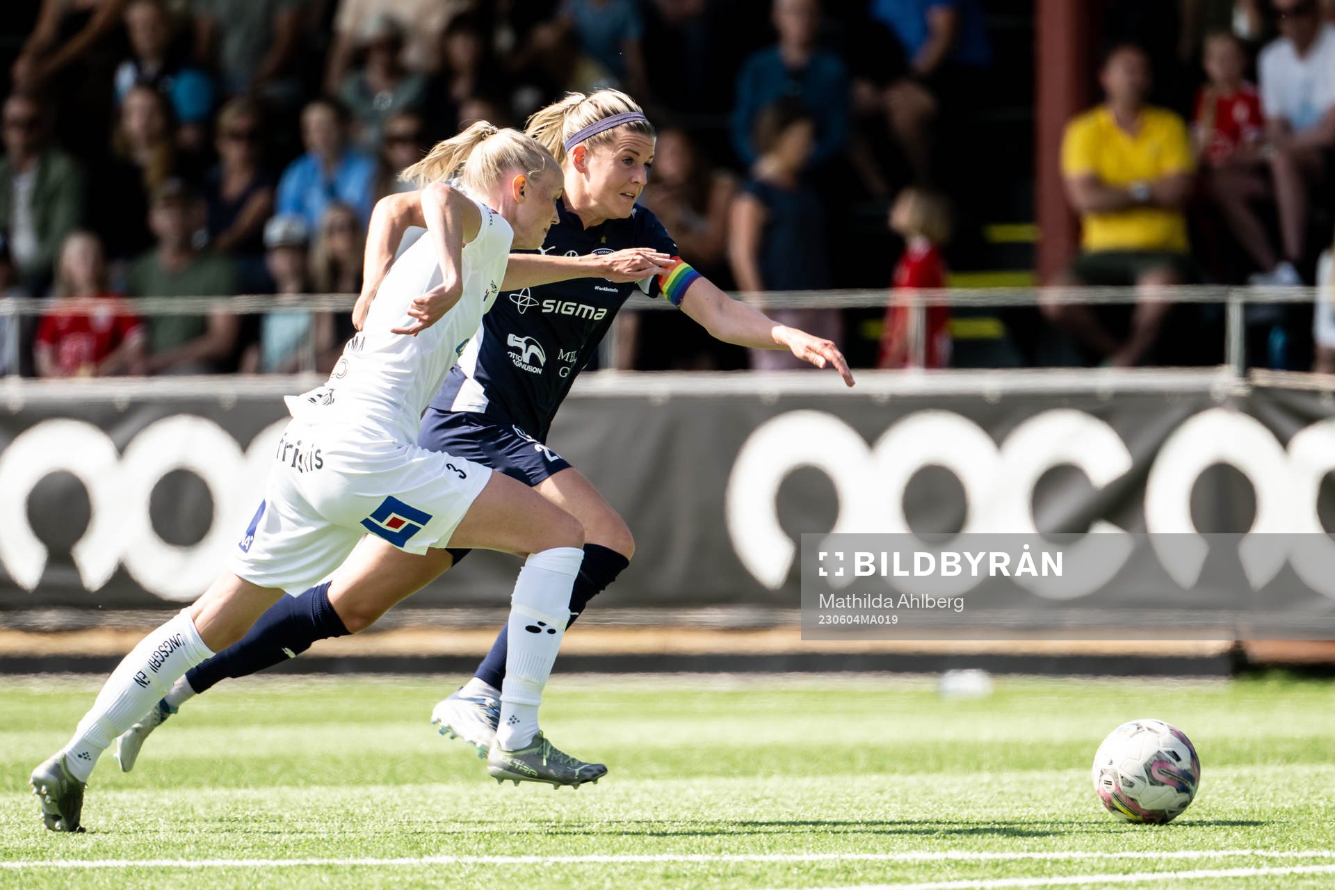 Växjö DFFs Emma Pennsäter och FC Rosengårds Olivia