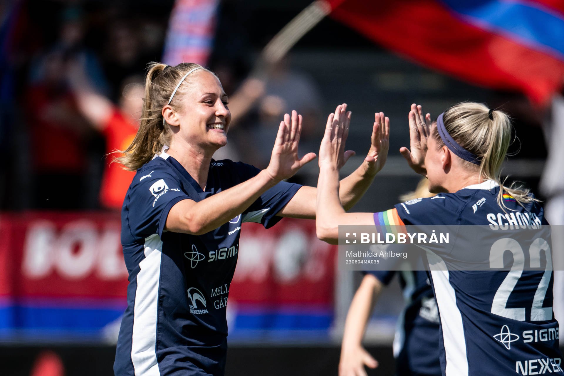FC Rosengårds Karin Lundin jublar med Olivia Schough