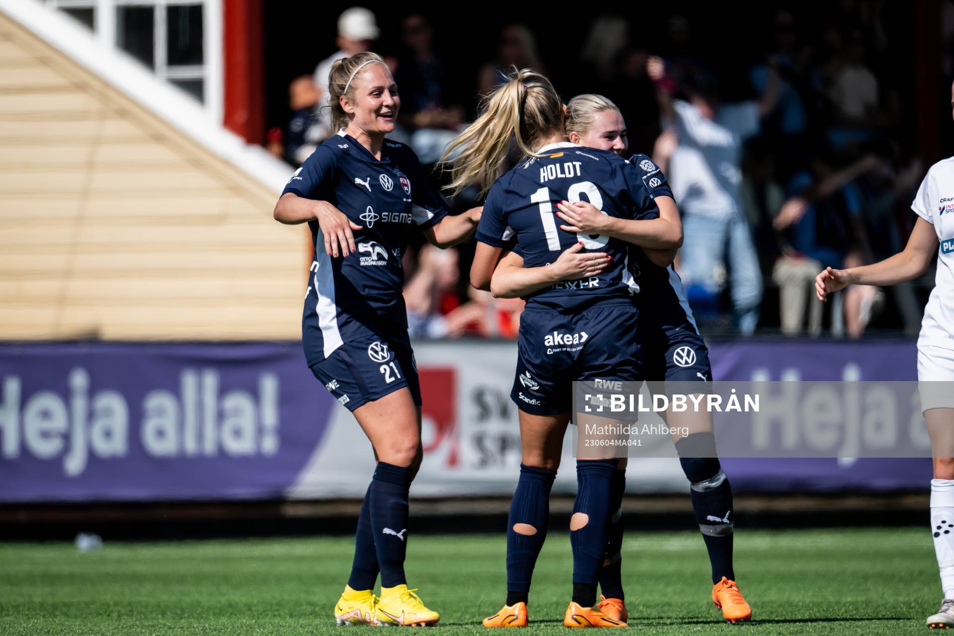 FC Rosengårds Olivia Holdt jublar