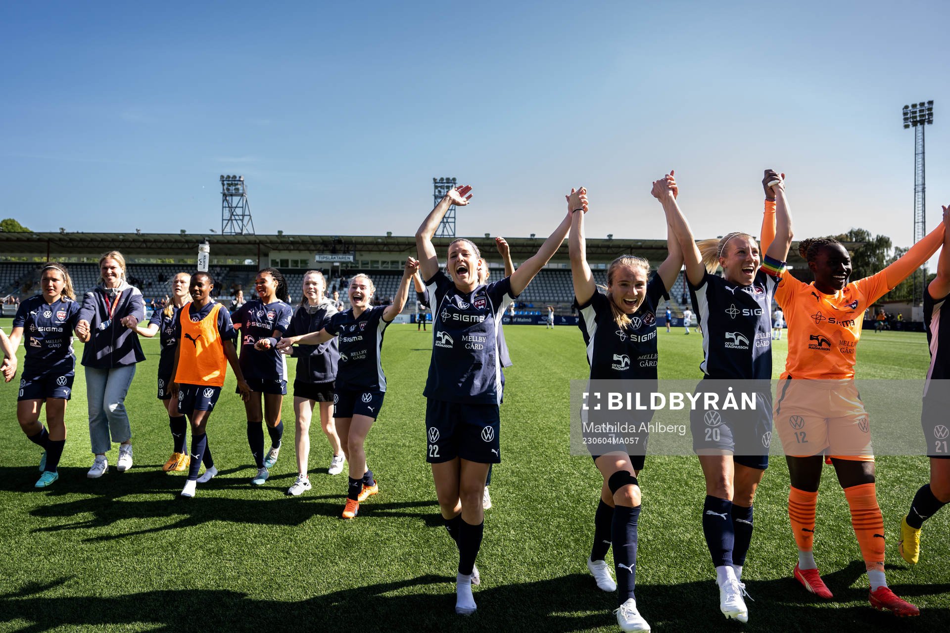 FC Rosengårds spelare jublar