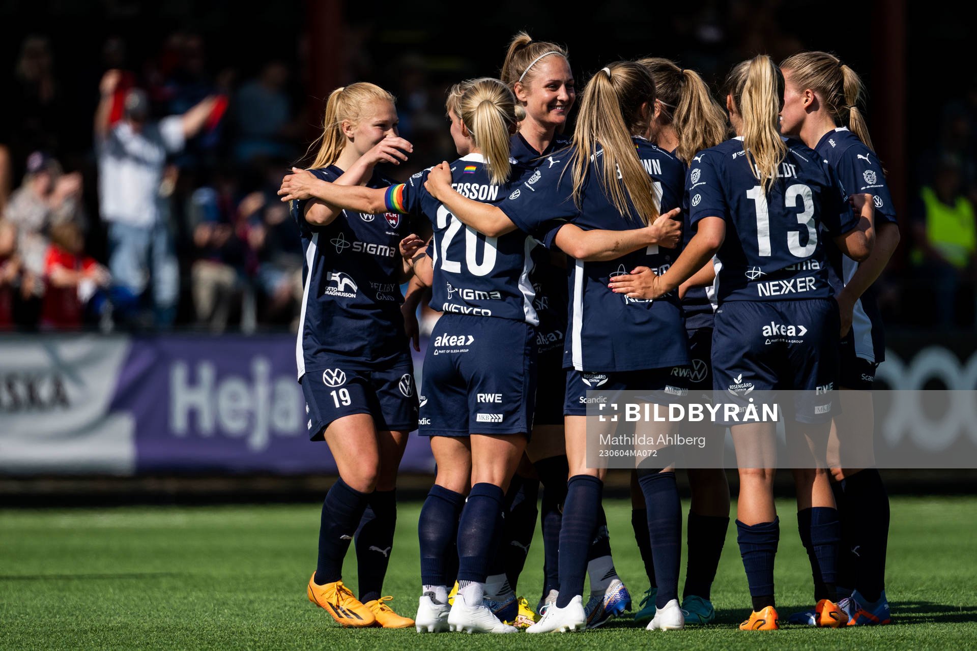 FC Rosengårds spelare jublar