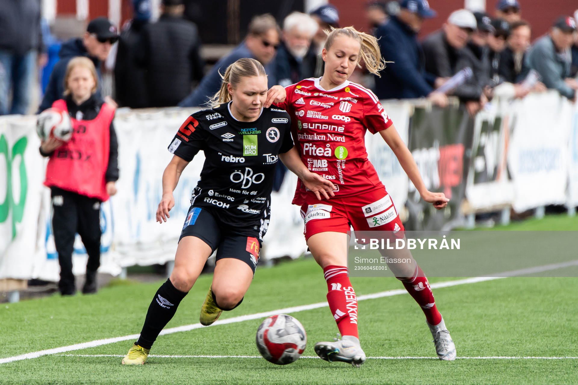 Örebros Emma Peuhkurinen och Piteås Sara Eriksson