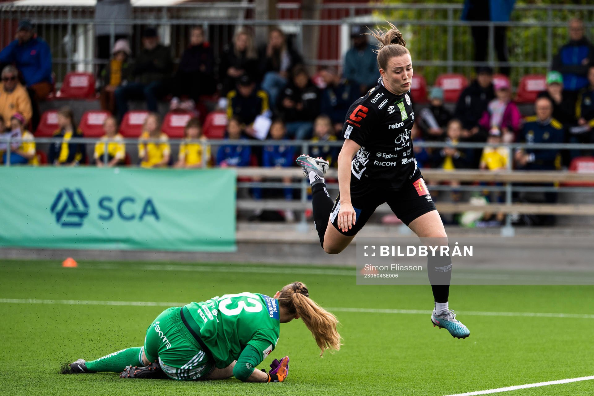 Piteås målvakt Samantha Leshnak Murphy och Örebros Maja