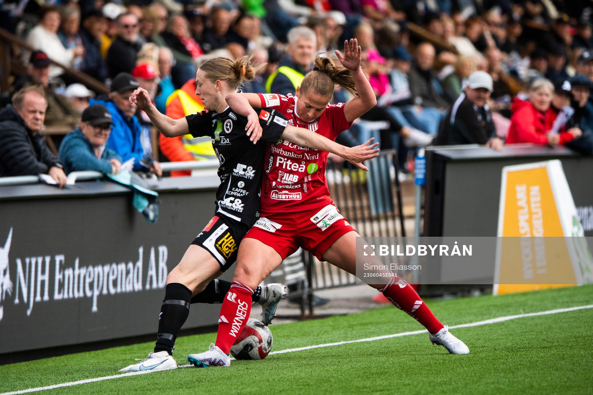 Örebros Audrey Harding och Piteås Olivia Holm