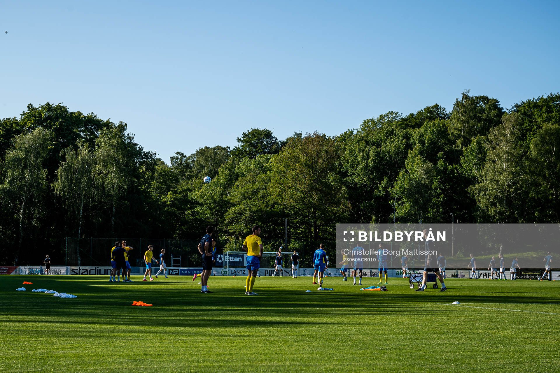 Eskilsminne IFs spelare värmer upp