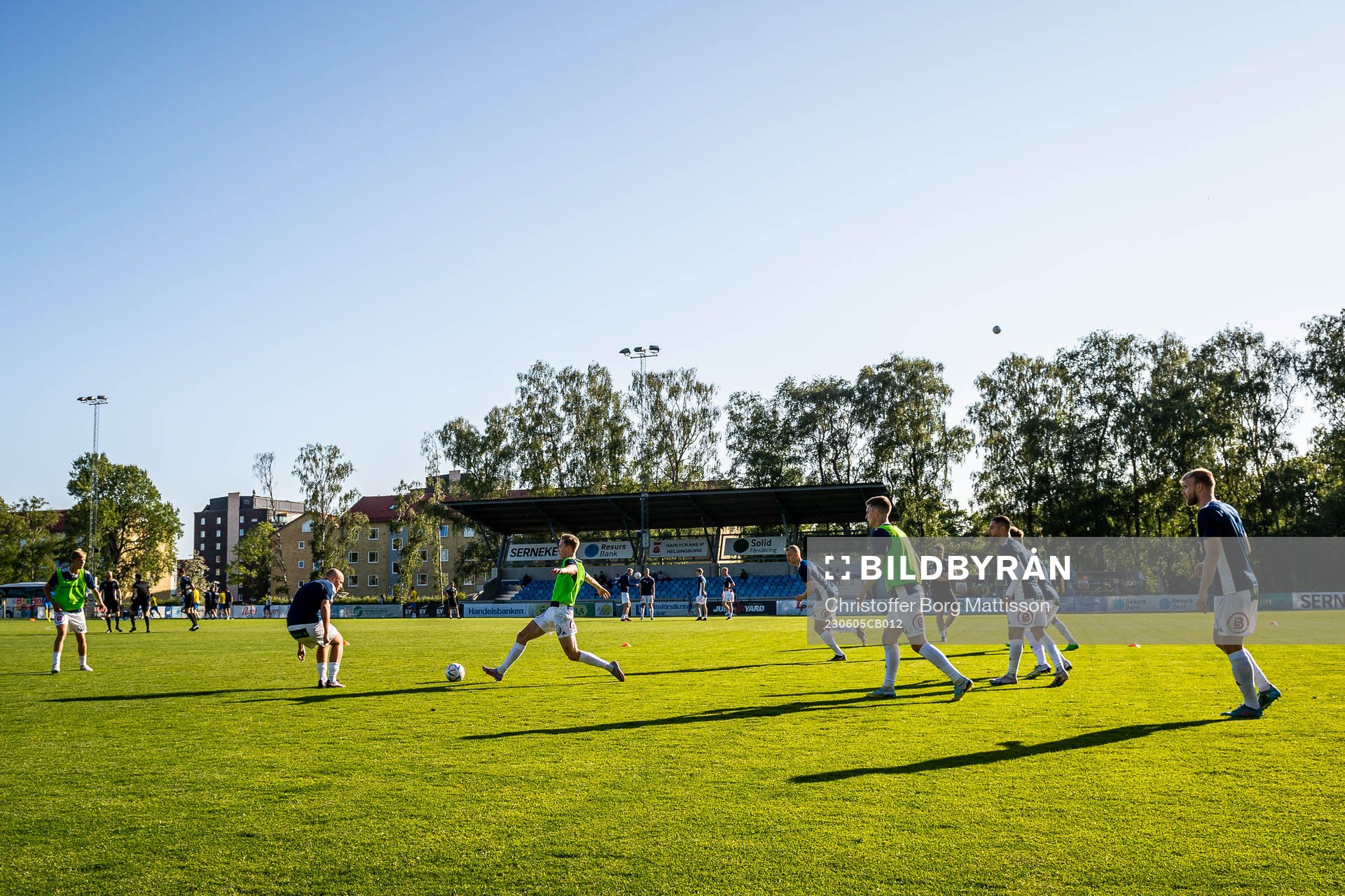 Ängelholms spelare värmer upp