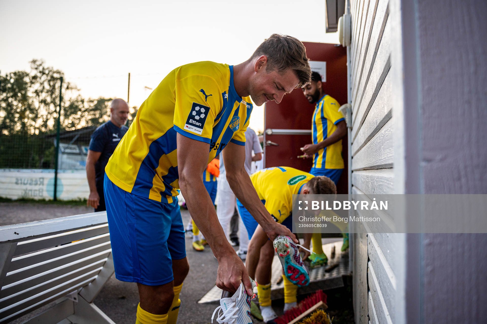 Eskilsminne IFs Fredrik Liverstam borstar av skorna