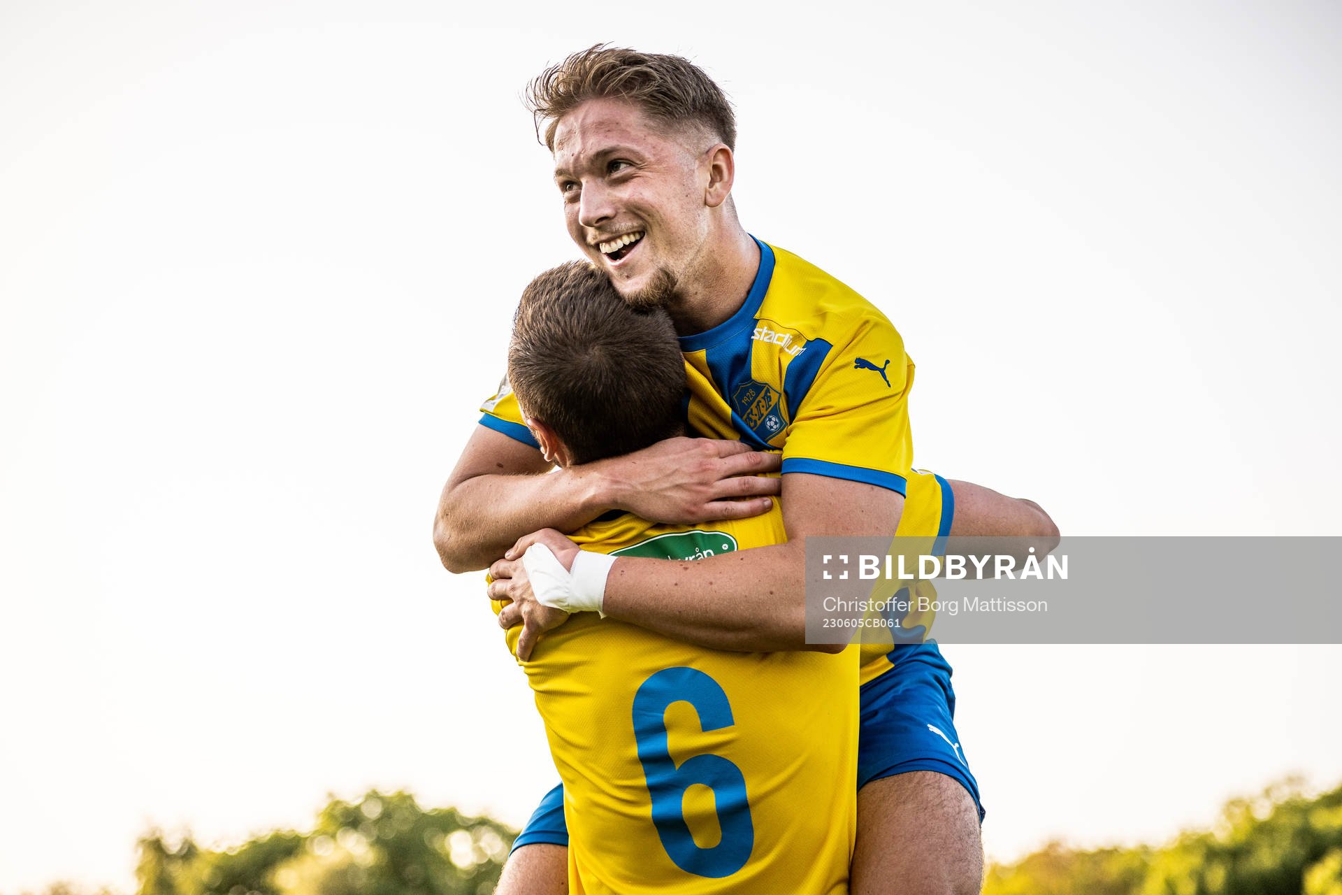 Eskilsminne IFs Casper Seger och Danijal Omanovic jublar