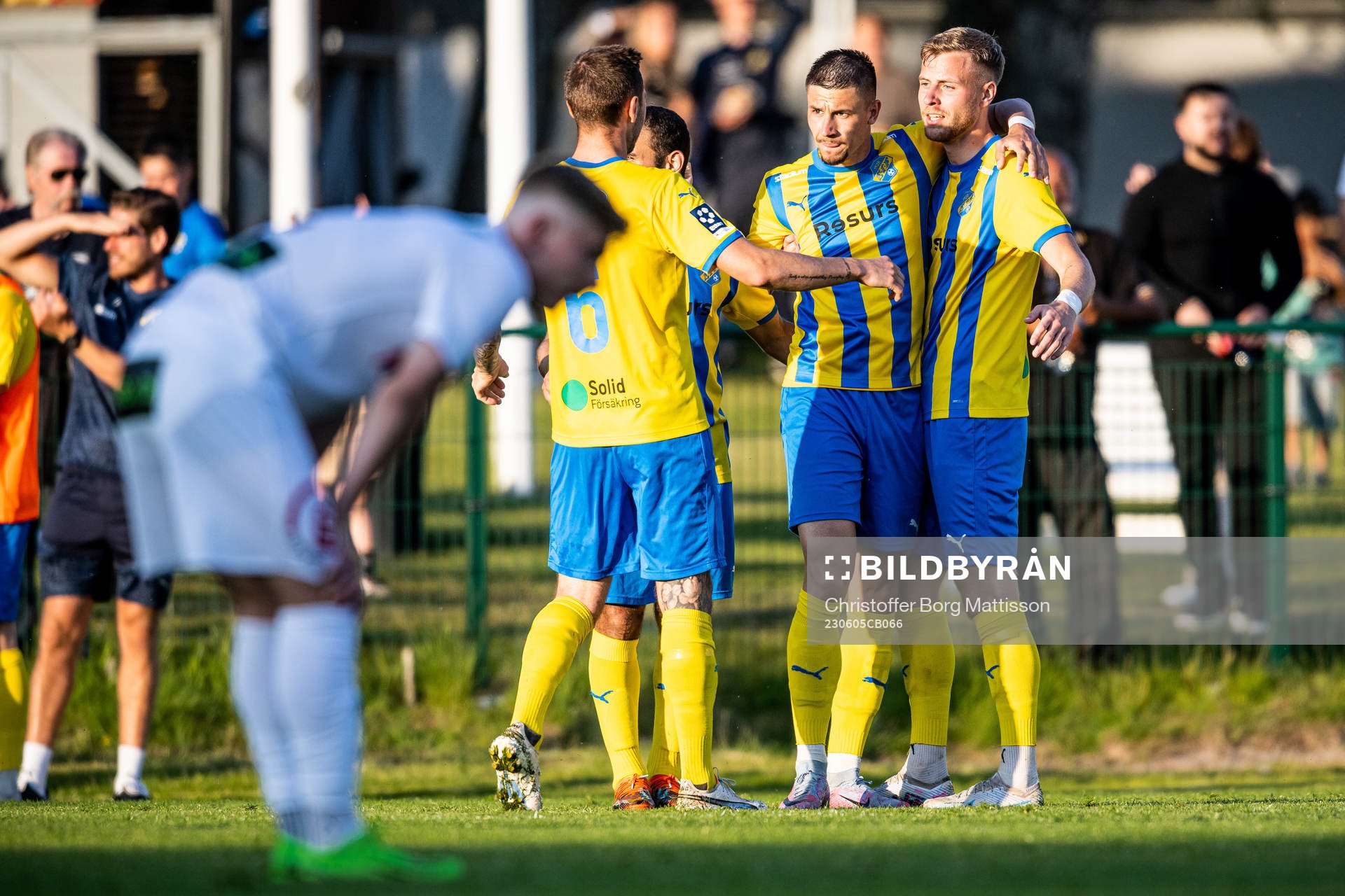 Eskilsminne IFs André Reinholdsson jublar med lagkamrater efter 2-0 under fotbollsmatchen i Division 1 Södra mellan Eskilsminne IF och Ängelholm den 5 juni 2023 i Helsingborg.