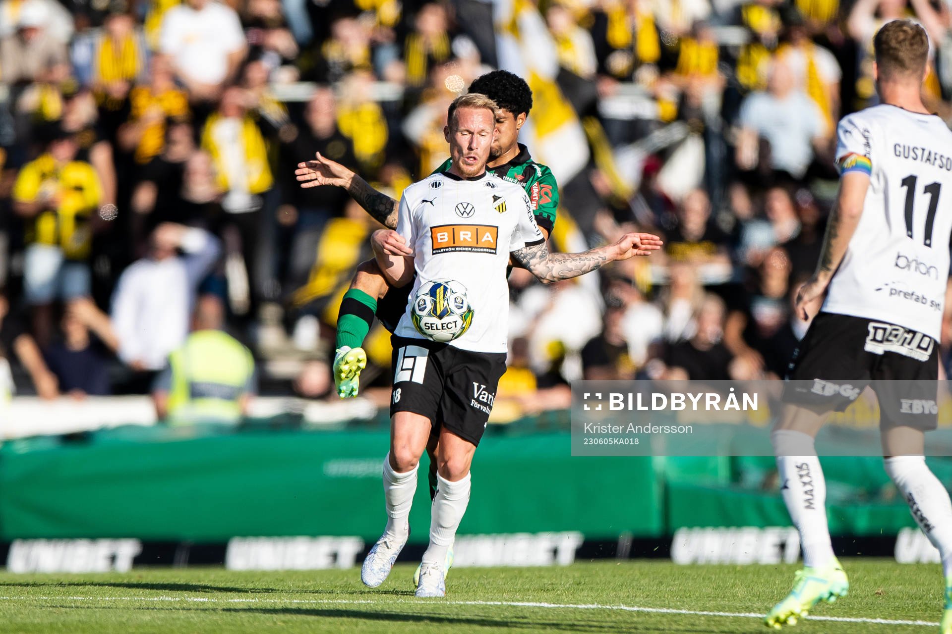 Häckens Mikkel Rygaard Jensen och Varbergs Luke Le Roux