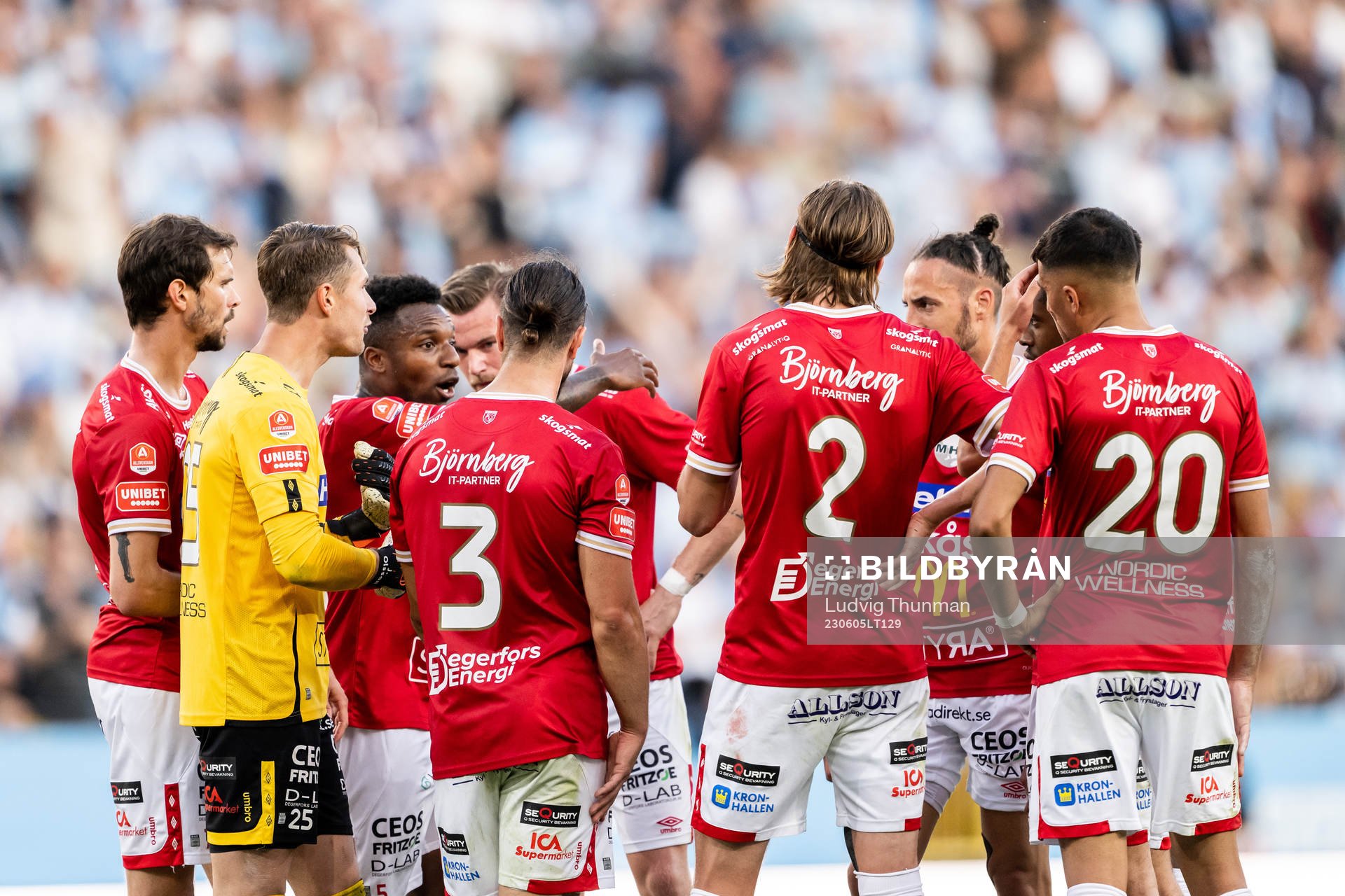 Degerfors spelare samlas