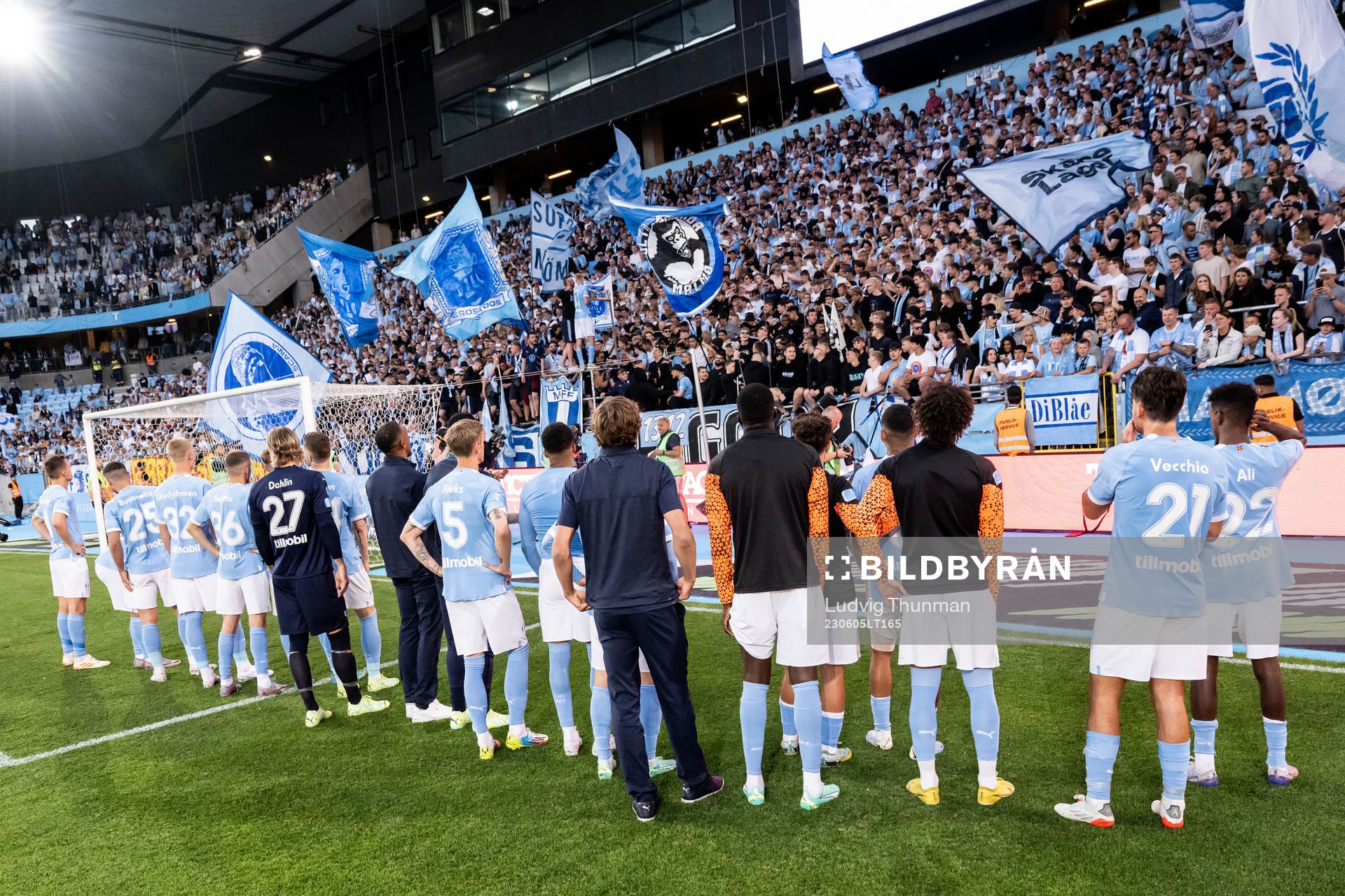 Malmö FFs spelare framför sina supportrar