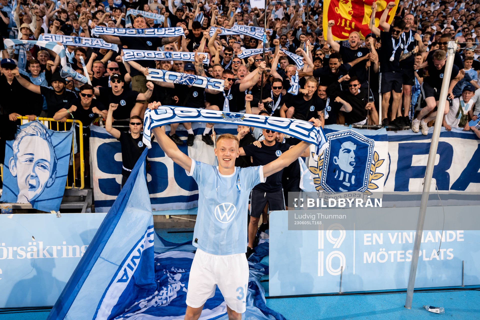 Malmö FFs Hugo Larsson tackas av