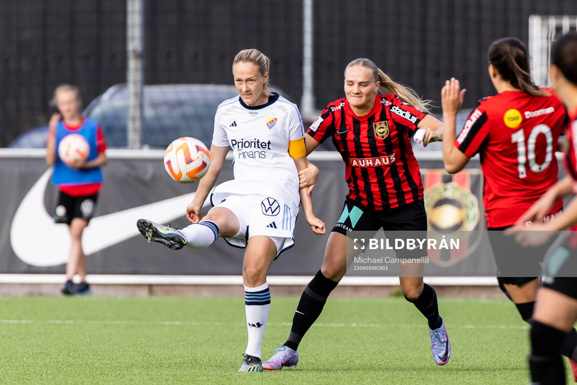 Djurgårdens Sanna Kullberg och Brommapojkarnas Klara Andrup