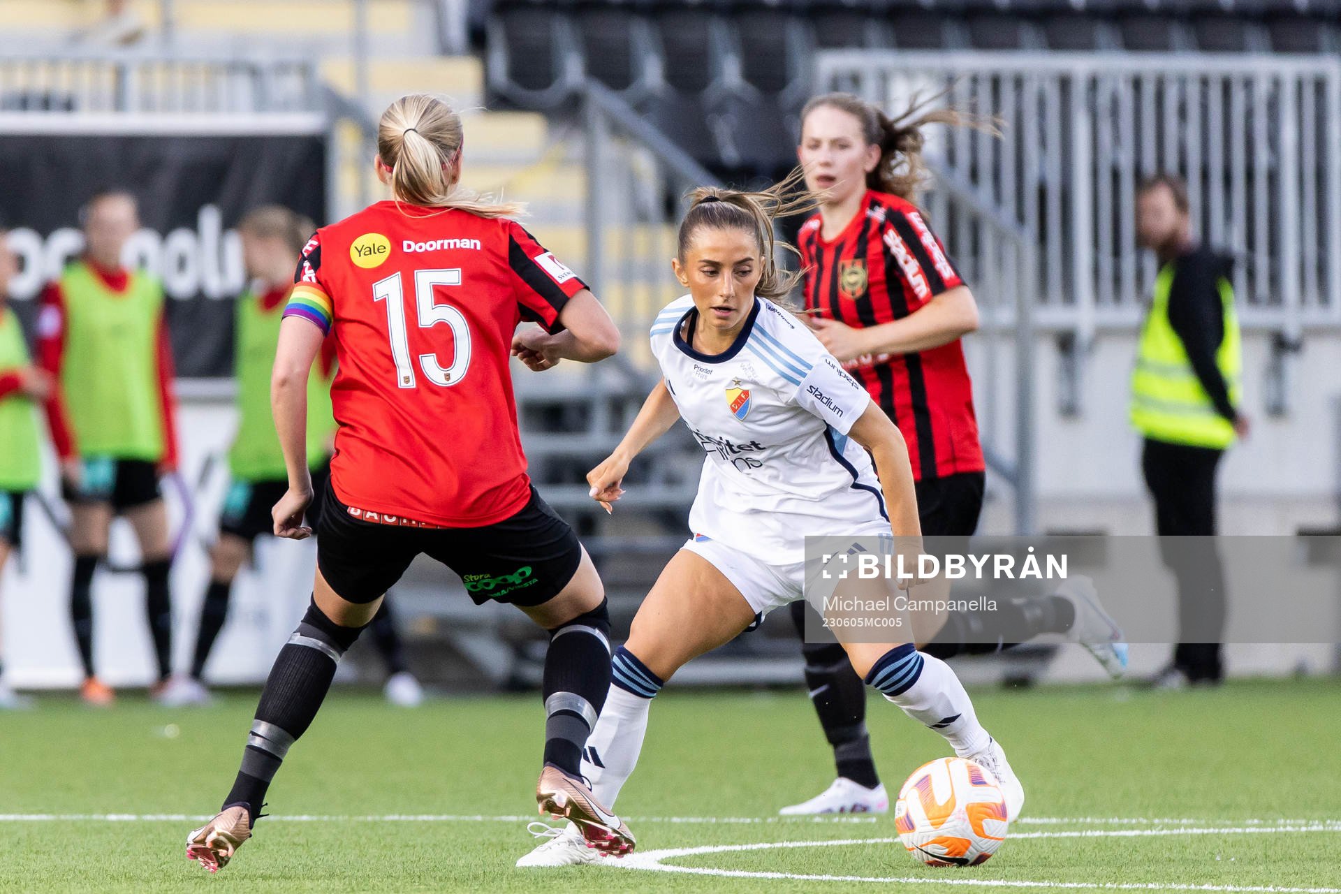 Brommapojkarnas Line Wessman mot Djurgårdens Tilde Lindwall