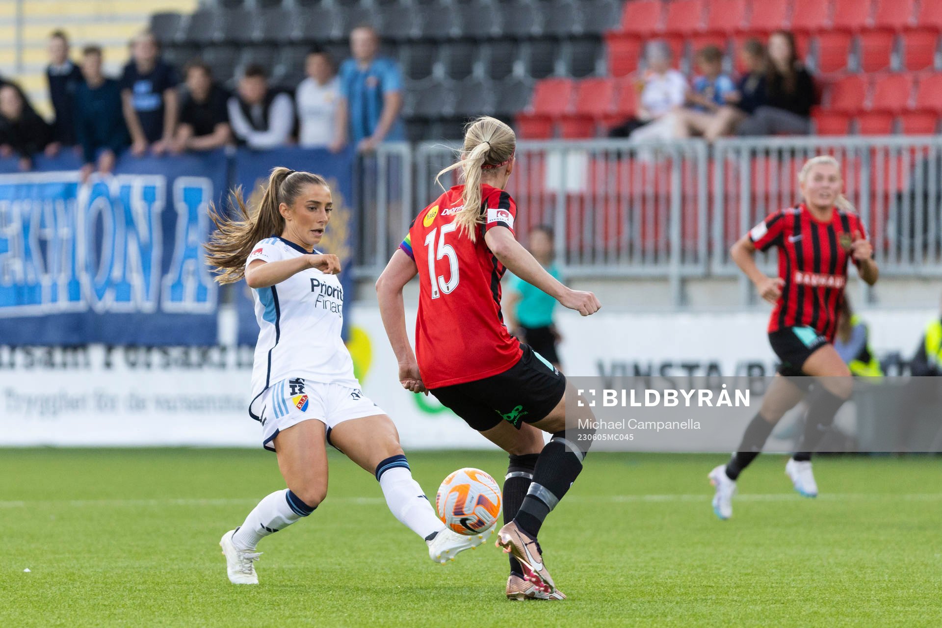 Djurgårdens Tilde Lindwall och Brommapojkarnas Elsa
